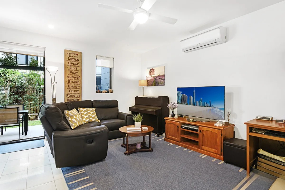 16 Sorrento Street, Hope Island, QLD 4212