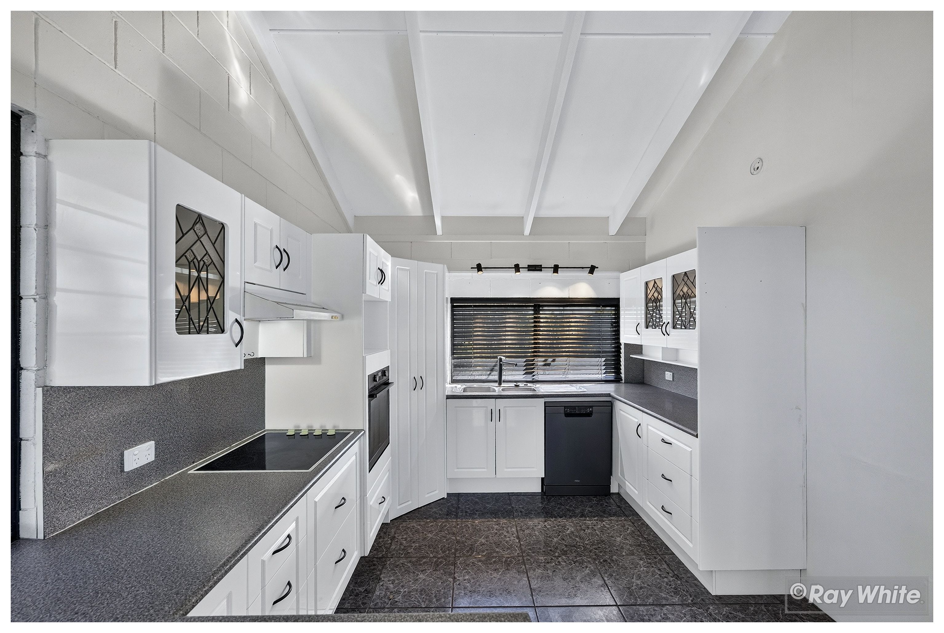 23-25 Shaw Avenue — photo 3 of 30