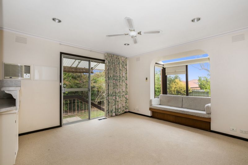 26 Folkstone Crescent, Ferntree Gully, VIC 3156