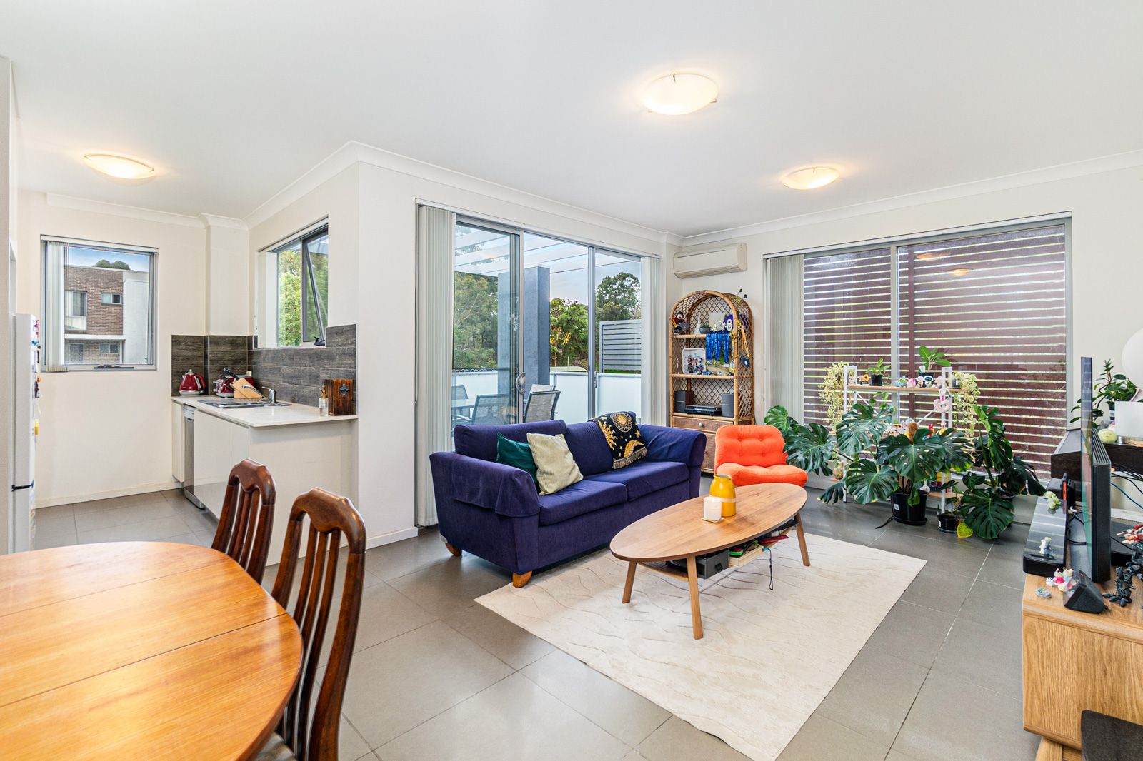 18/22 Burbang Crescent — photo 3 of 9