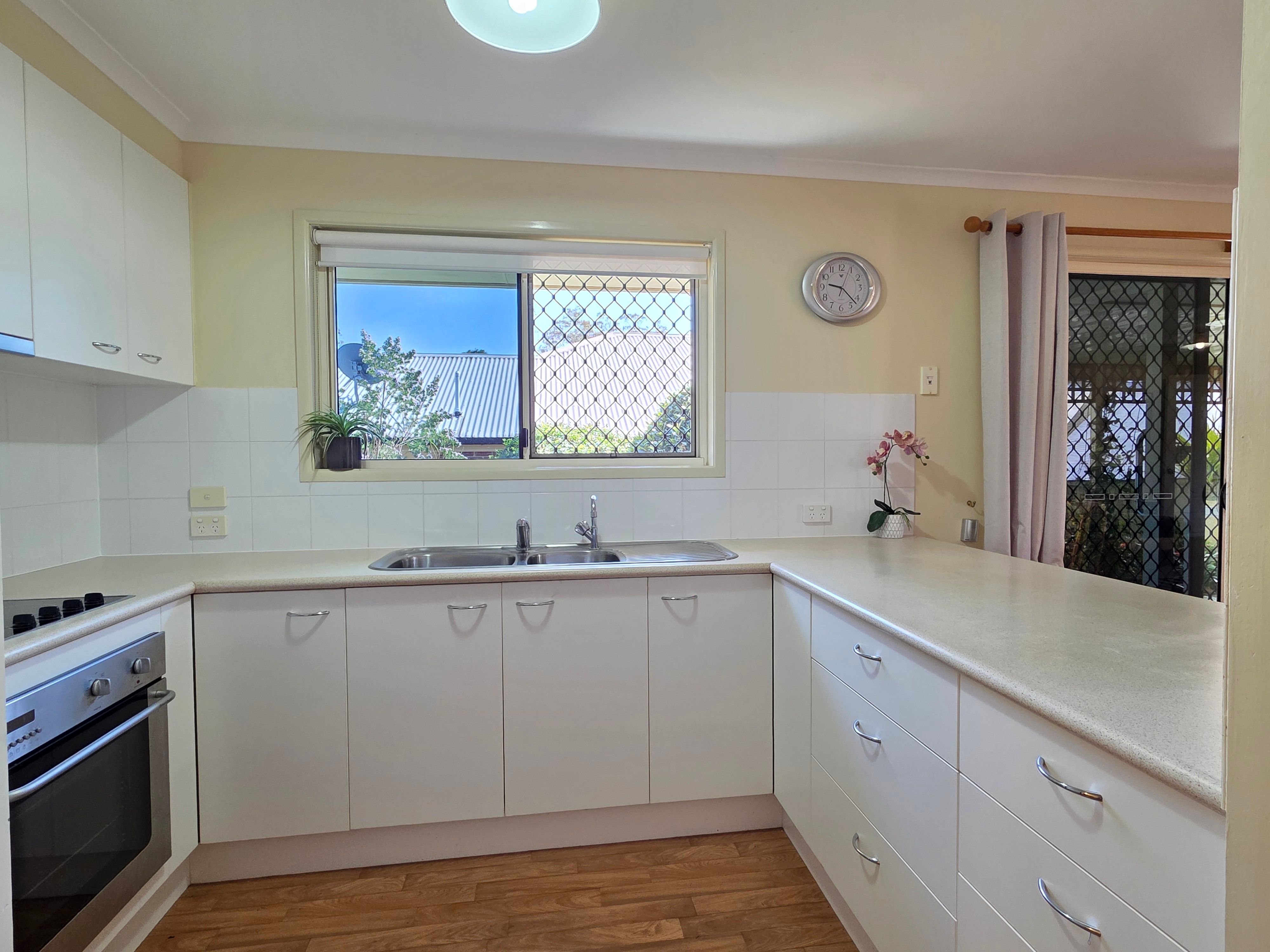 6 Olsen Drive, Crows Nest, QLD 4355