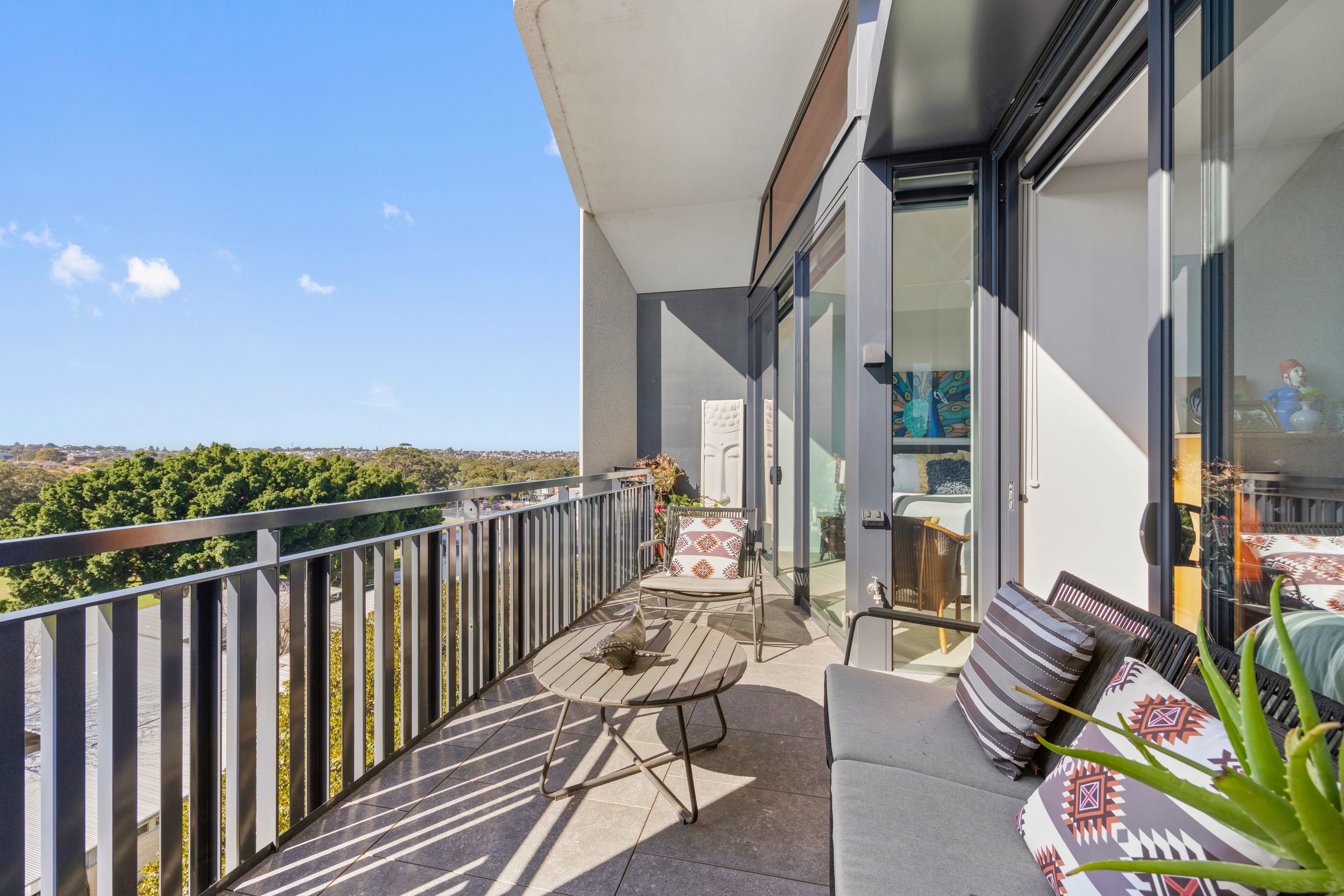 603/8 Yarraman Avenue — photo 4 of 9