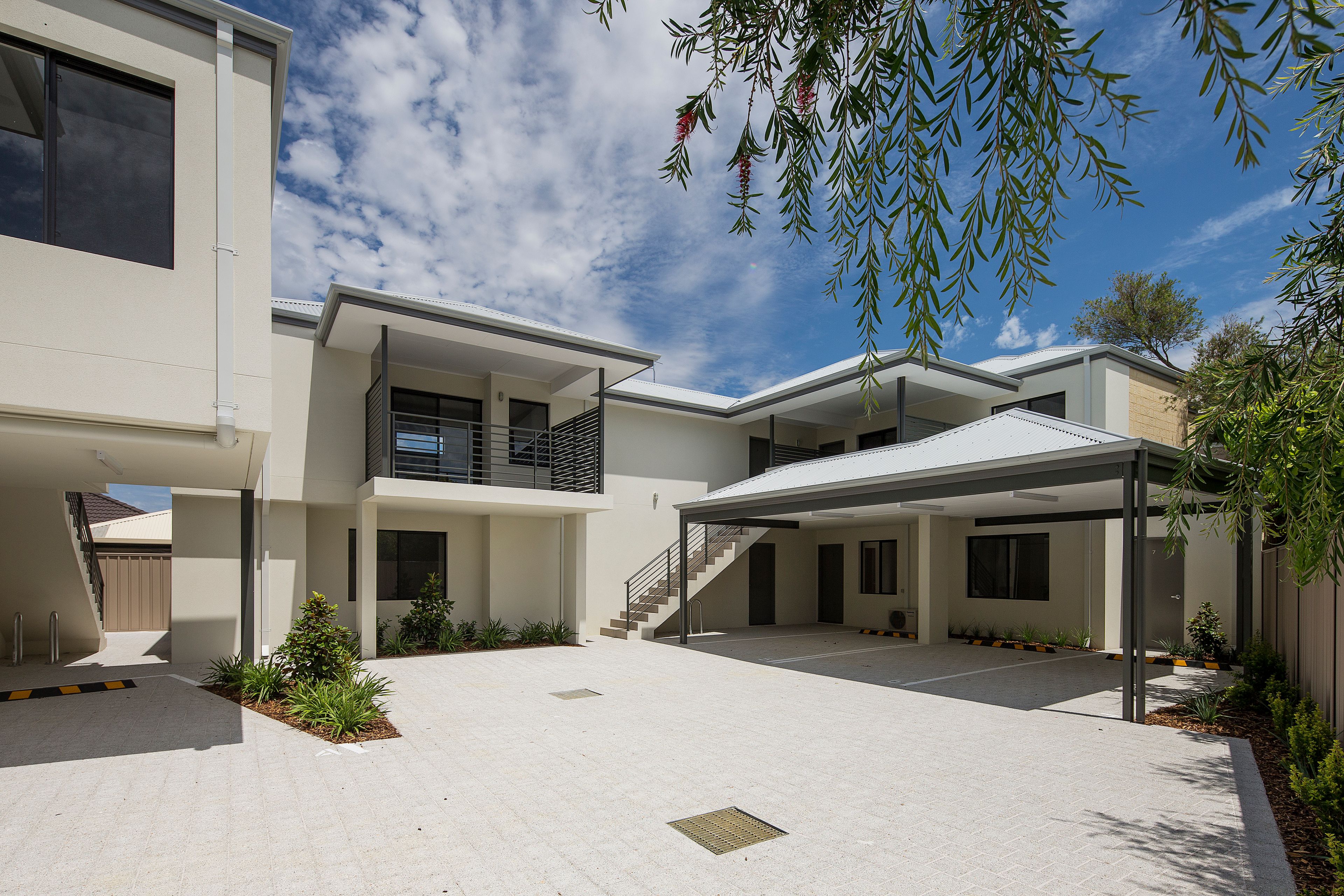 7/4 Whiteside Street, Cloverdale, WA 6105