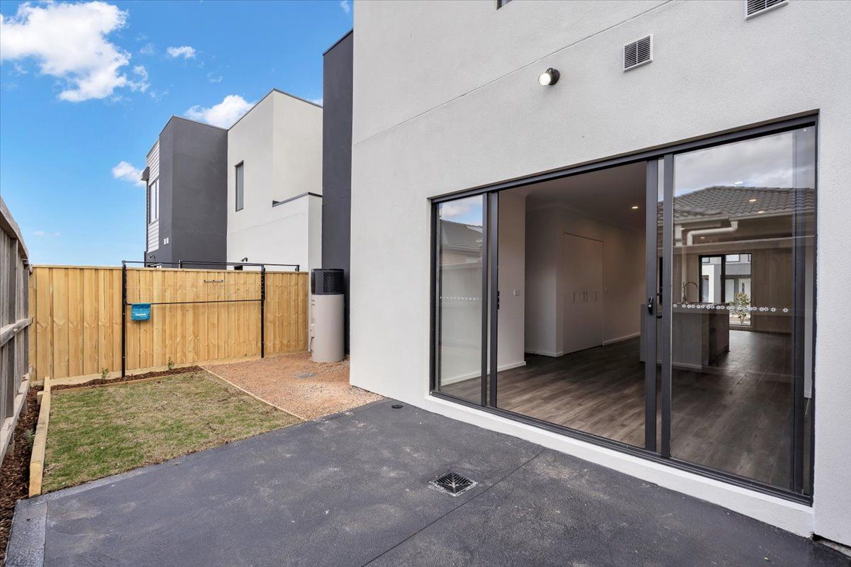 13 Cresthaven Road — photo 10 of 10