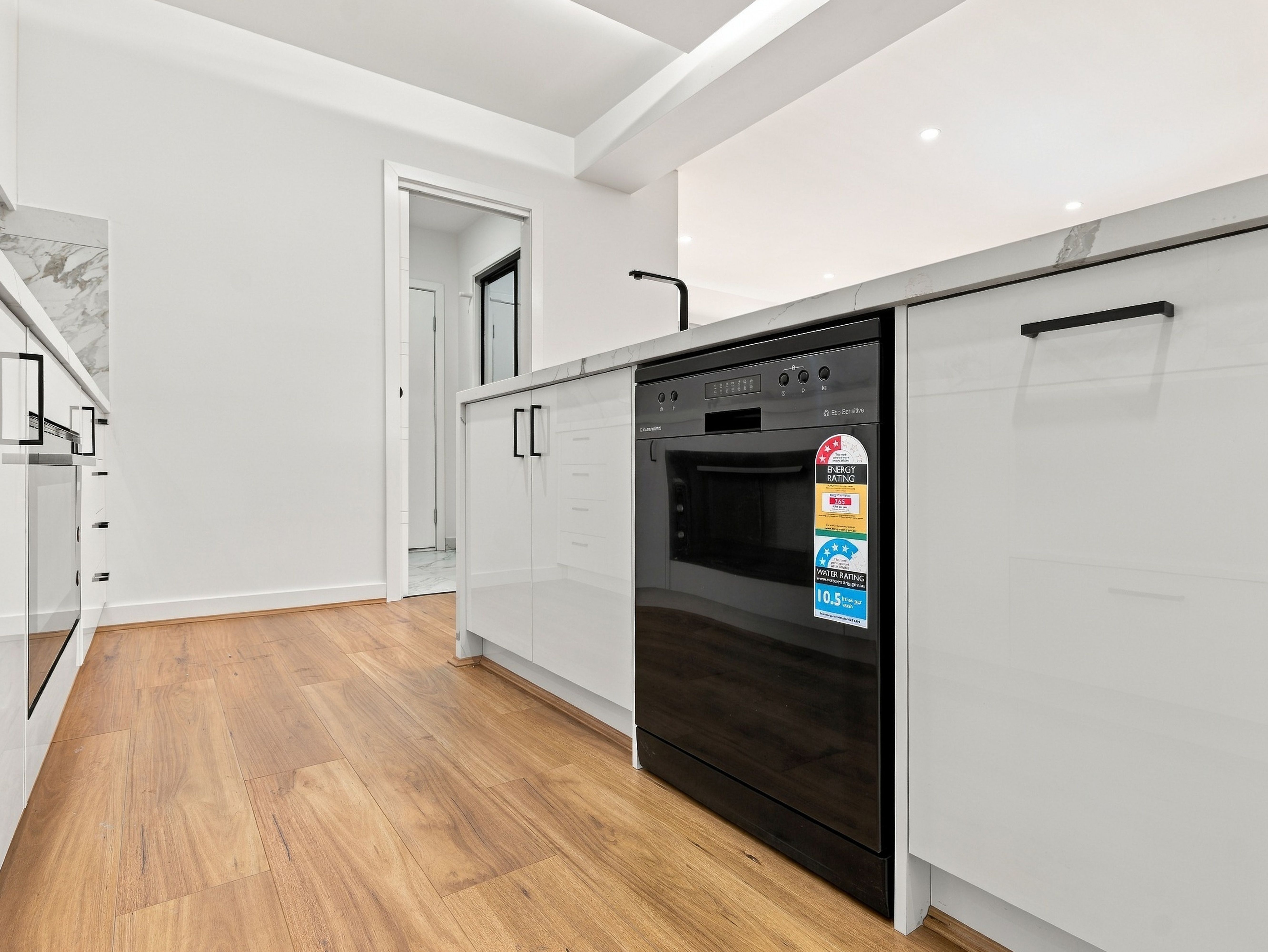 1/10 Davern Court — photo 9 of 27