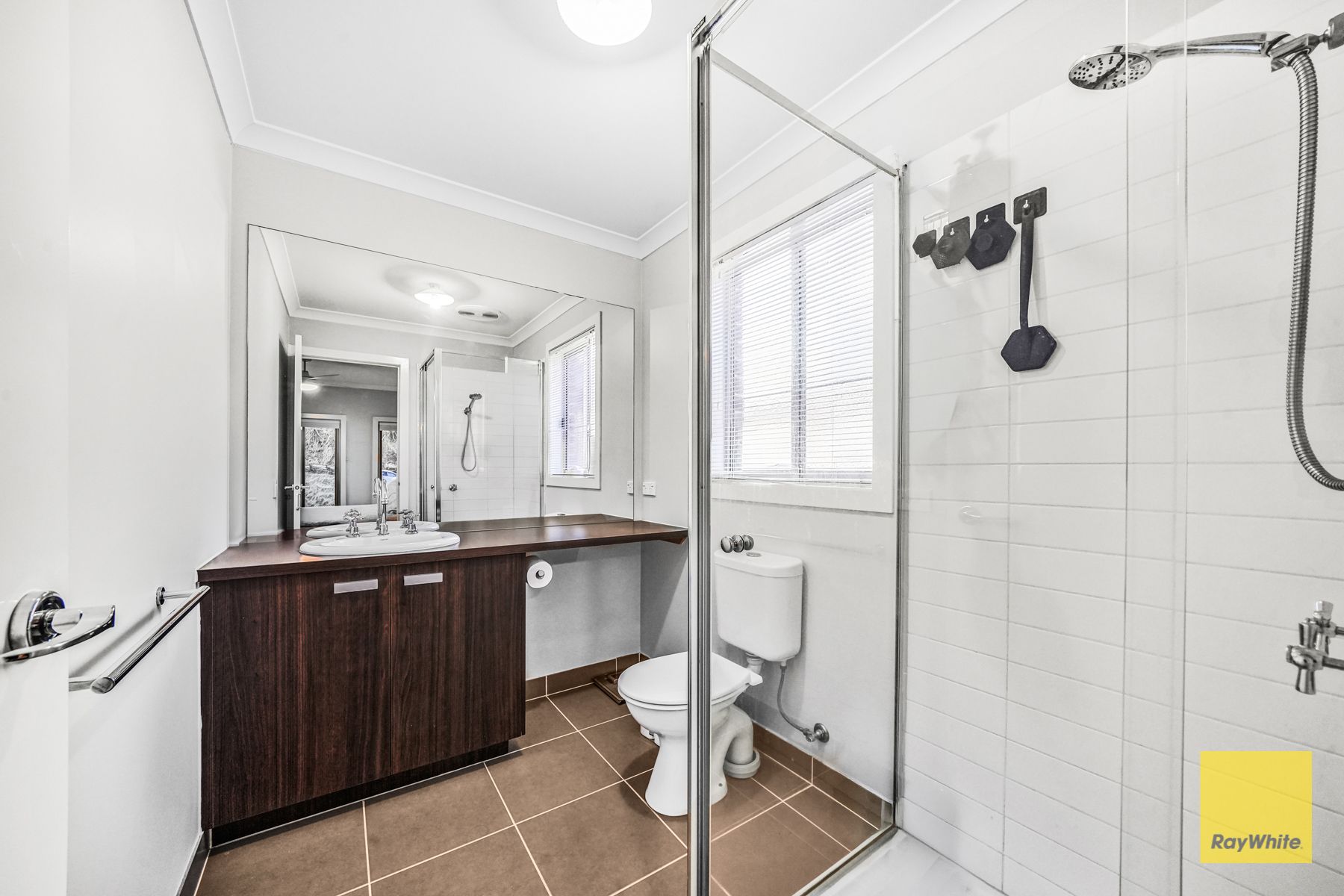 84 Tyler Crescent — photo 4 of 12