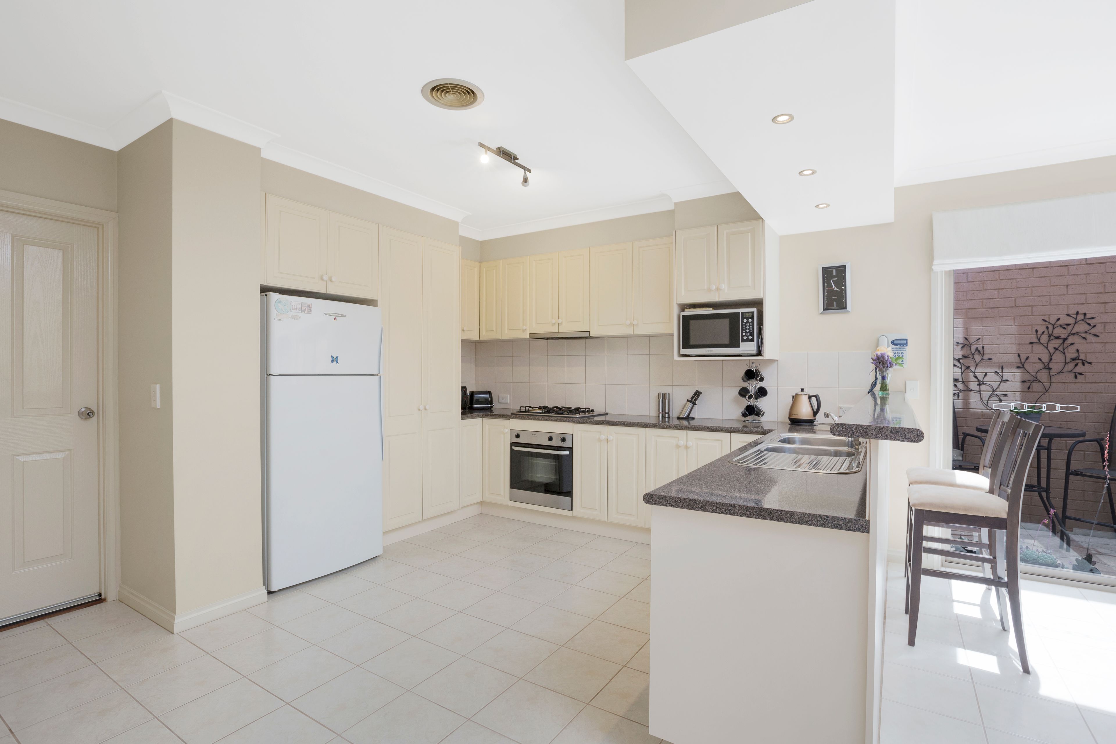 5 St Cedars Grove, Lake Gardens, VIC 3355
