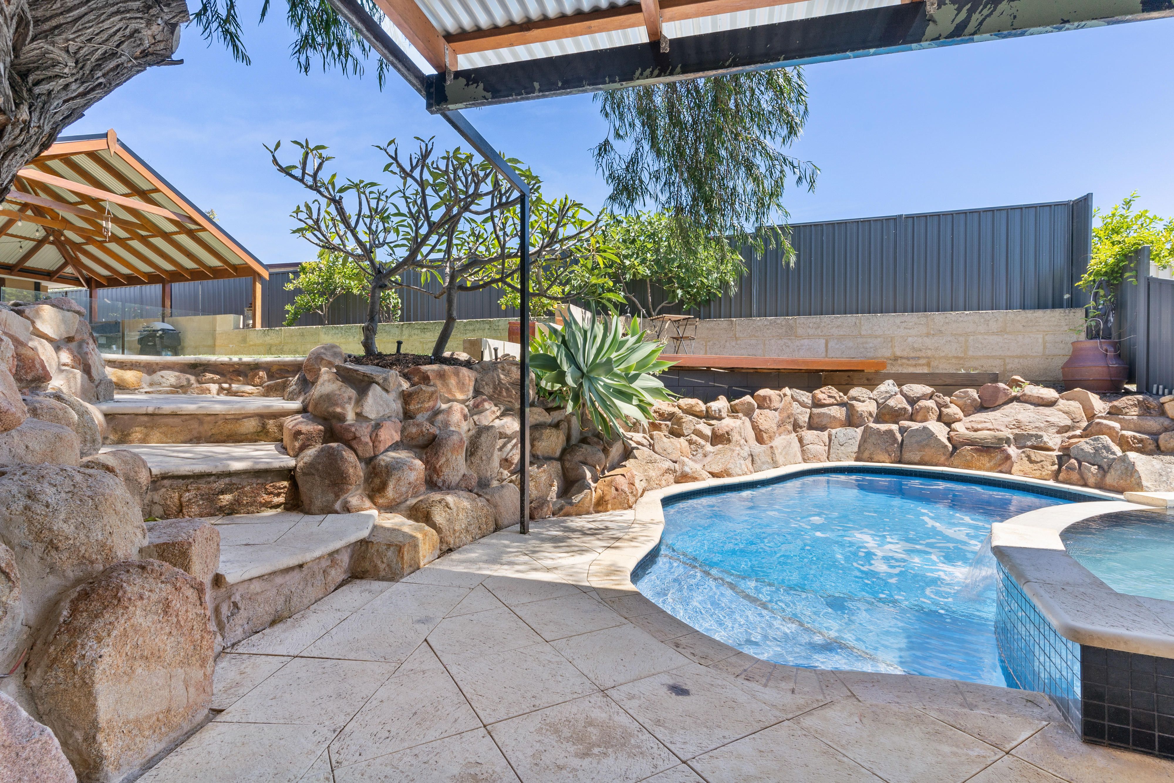 172 Bridgewater Drive, Kallaroo, WA 6025
