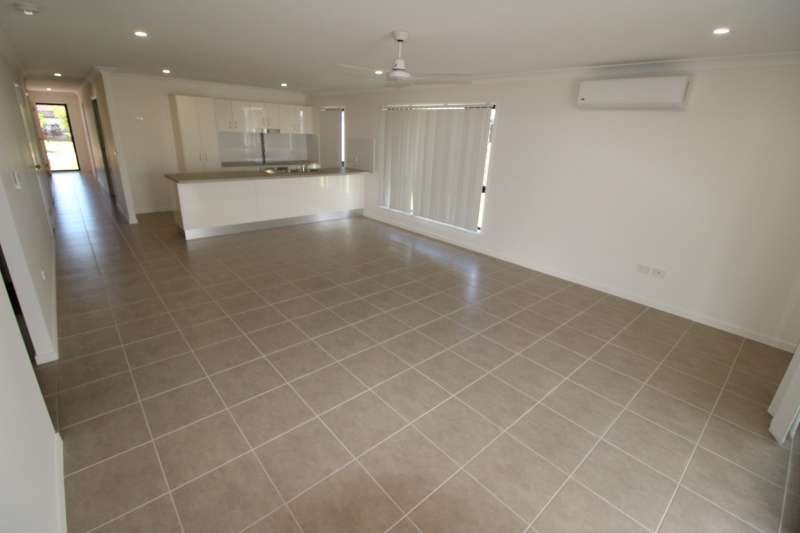 24 Orangeberry Circuit, Mount Low, QLD 4818