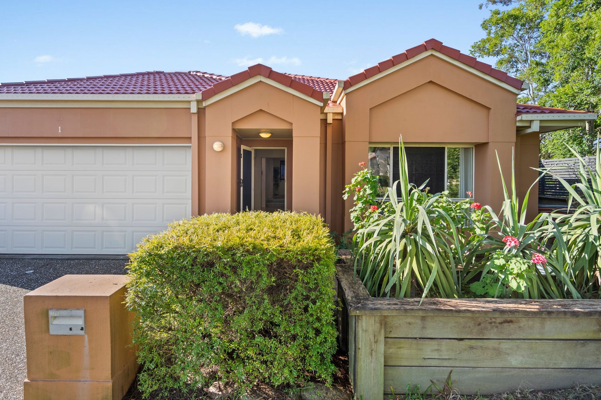 1 Tipuana Close, Carindale, QLD 4152