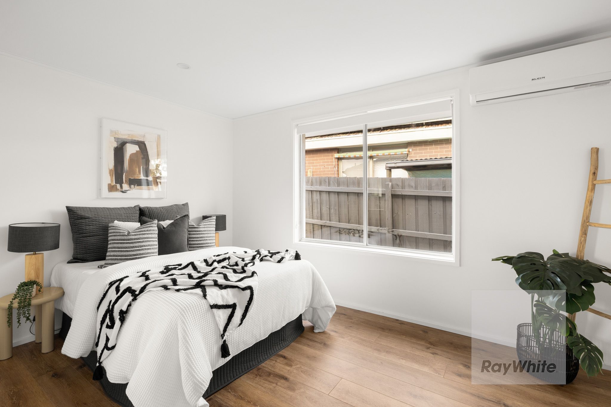 5 Moreton Crescent — photo 8 of 15
