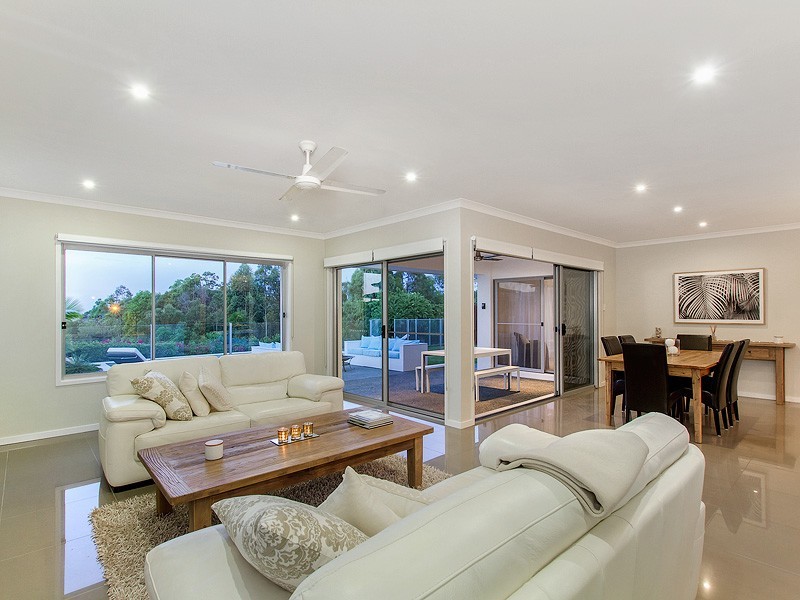 2 Wilcox Close, Reedy Creek, QLD 4227