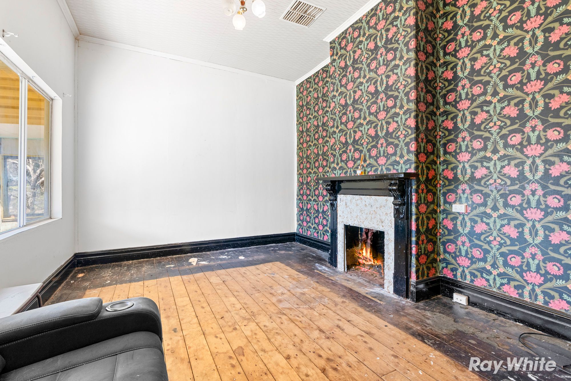 52 Kemp Street — photo 3 of 14