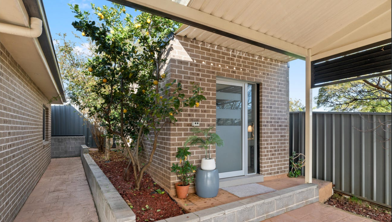 6 Aberdeen Road — photo 8 of 10