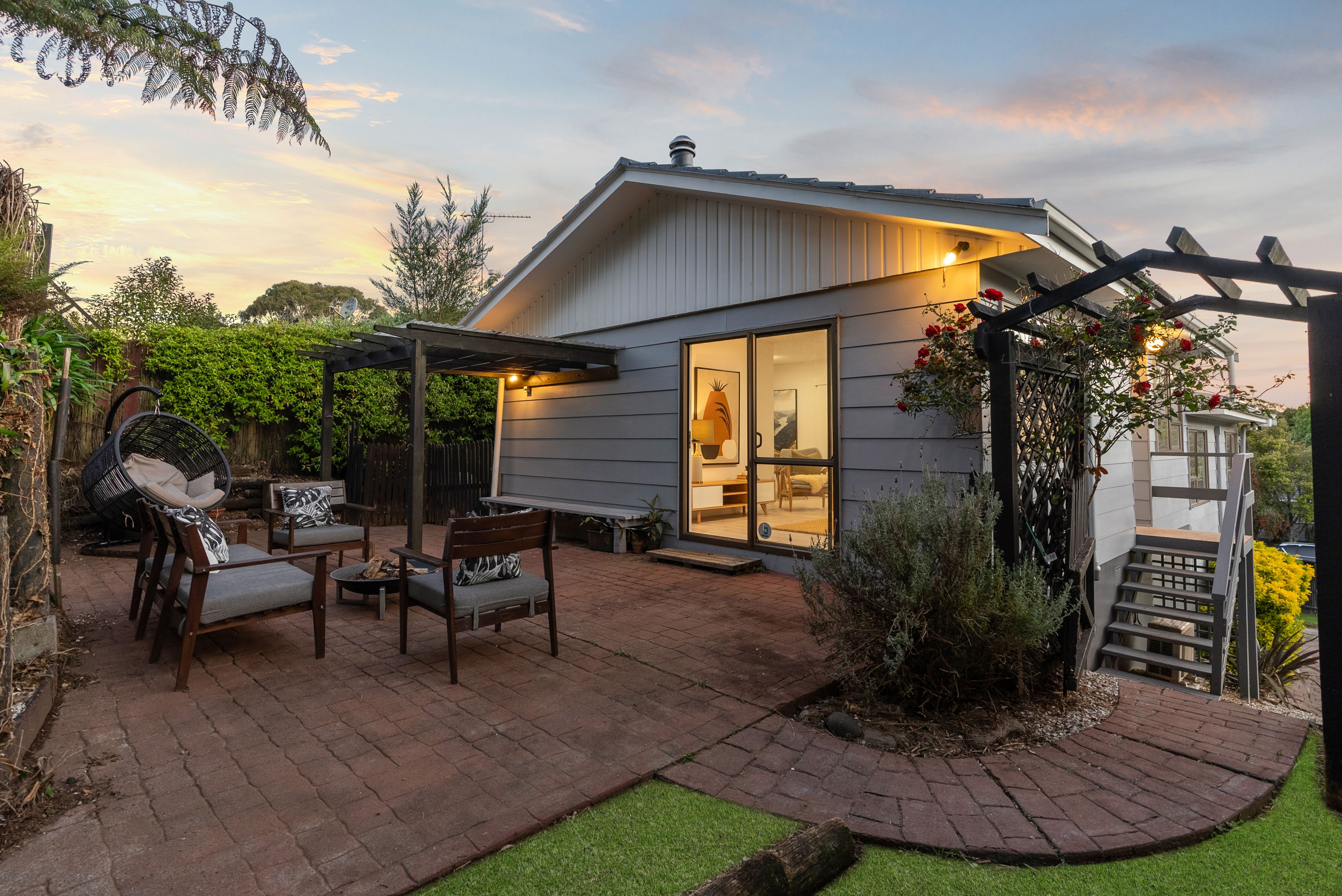 15 Jenanne Place, Totara Vale, North Shore City 0629 Sold House Ray