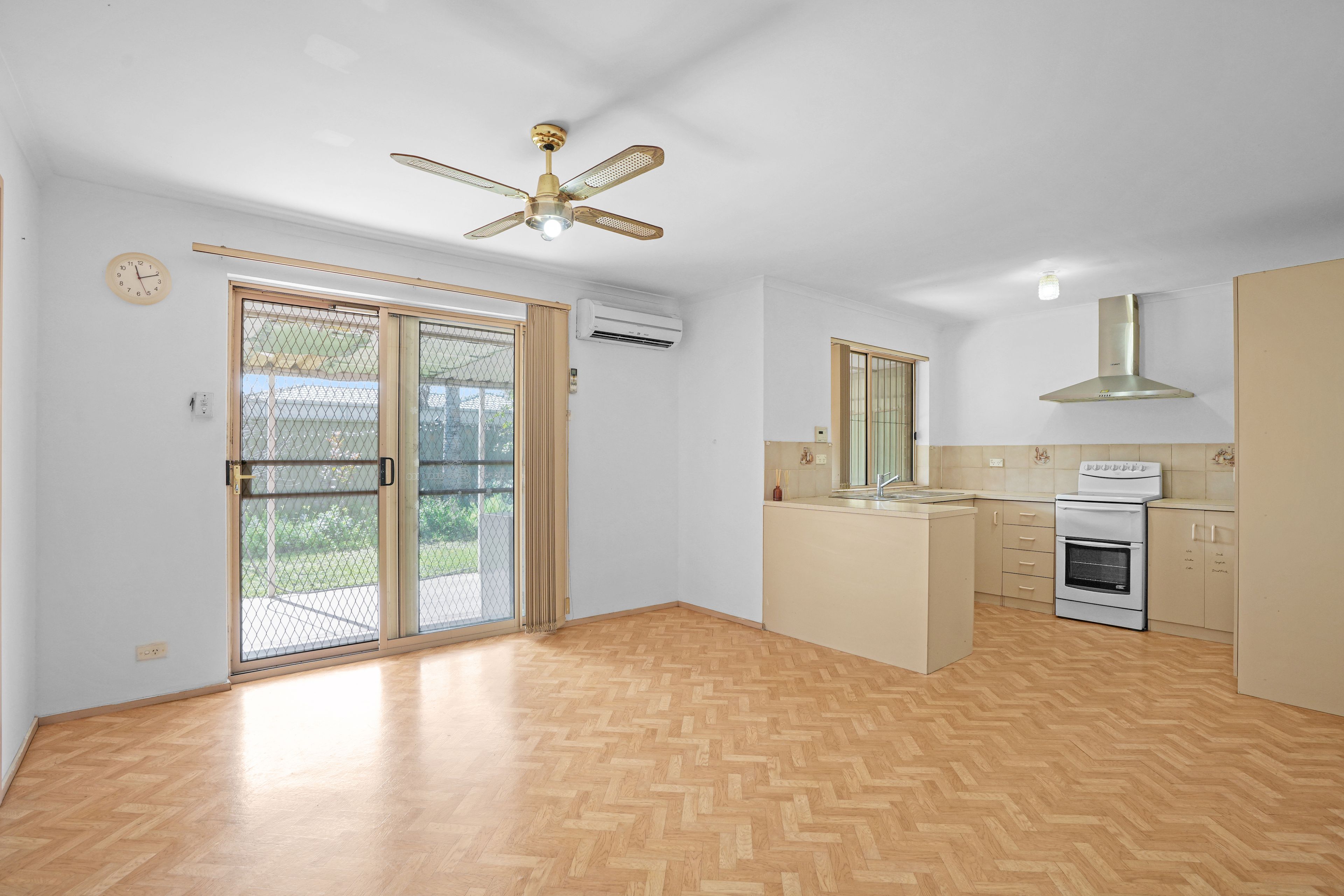 303 Kings Road — photo 4 of 12