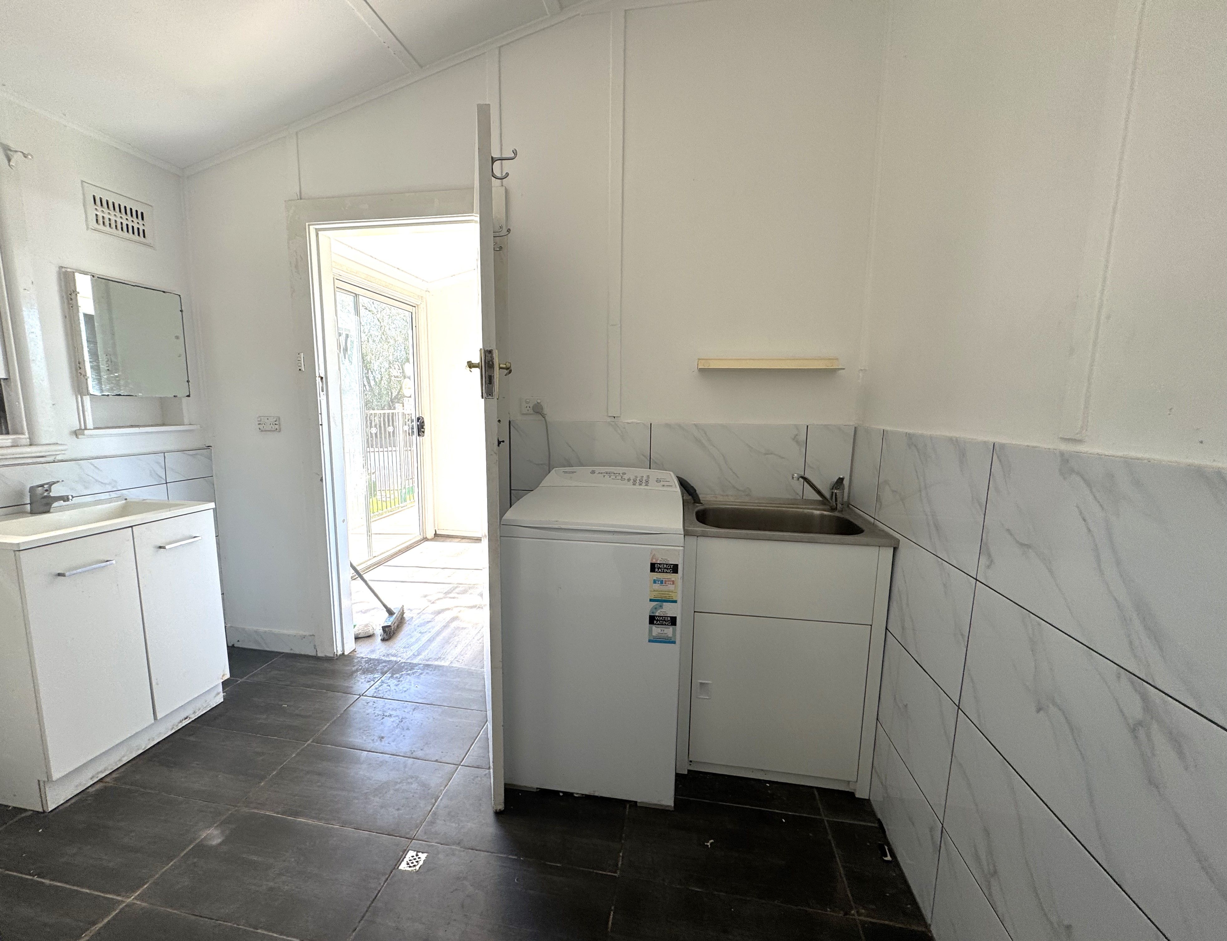 85A Allanan Street — photo 6 of 8