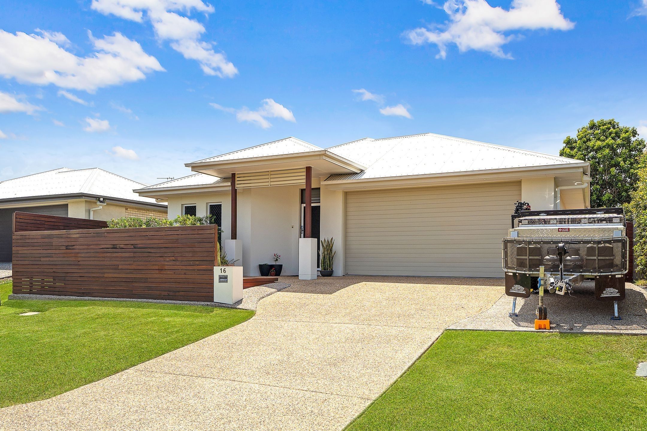 16 Mackintosh Drive, North Lakes QLD 4509