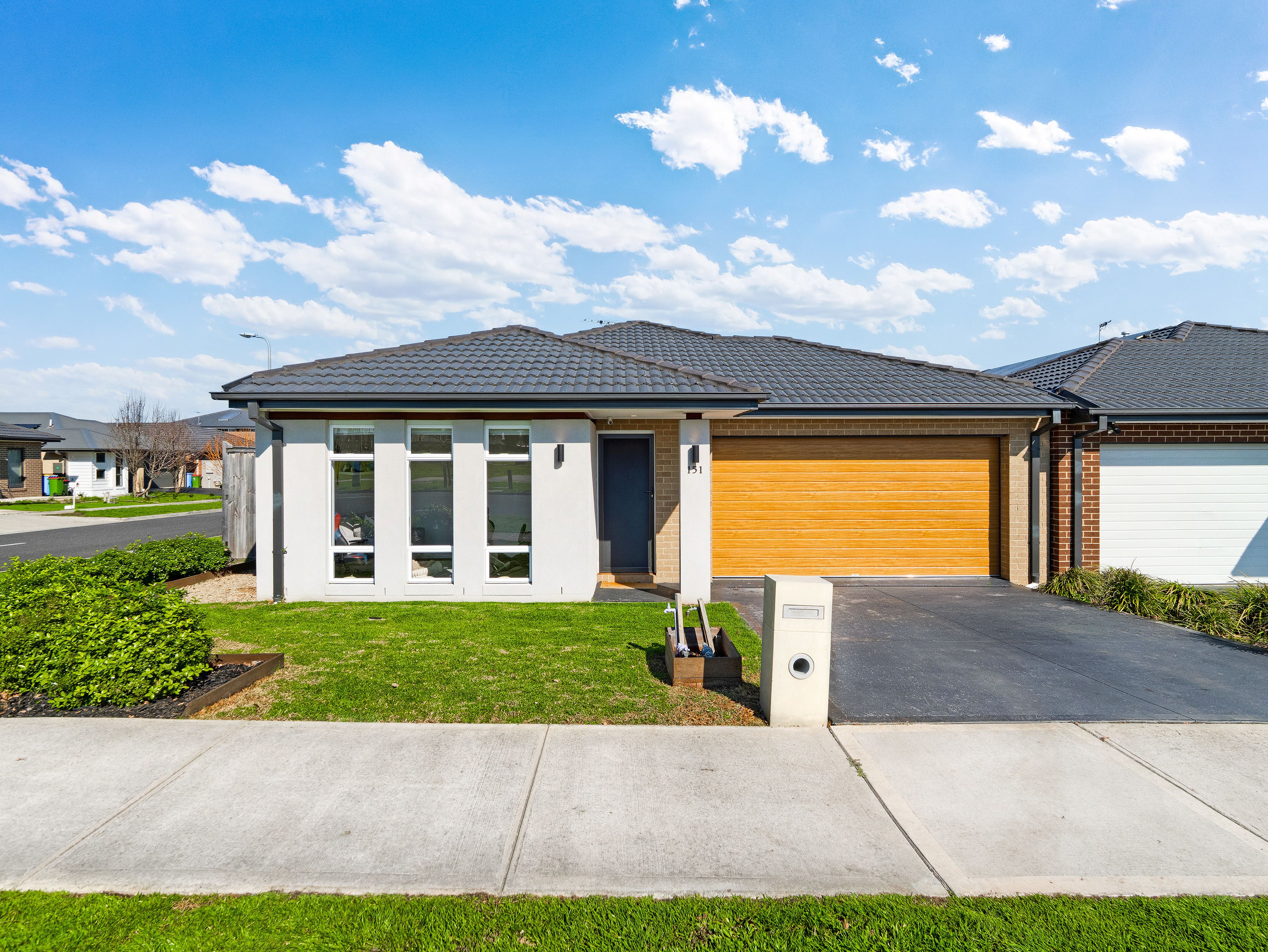 151 Elmslie Drive, Cranbourne East, VIC 3977