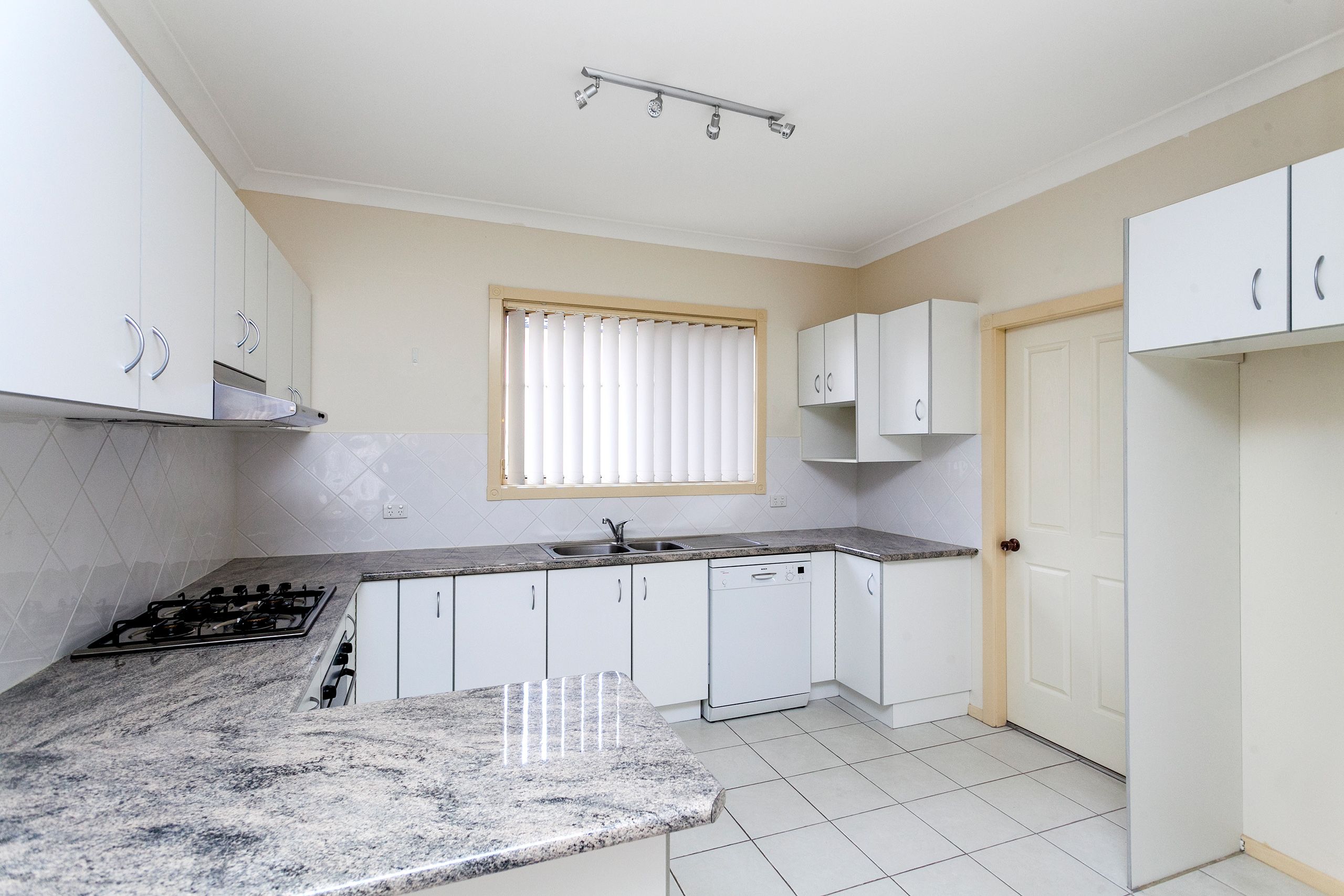 2/3 Narran Way, Flinders, NSW 2529