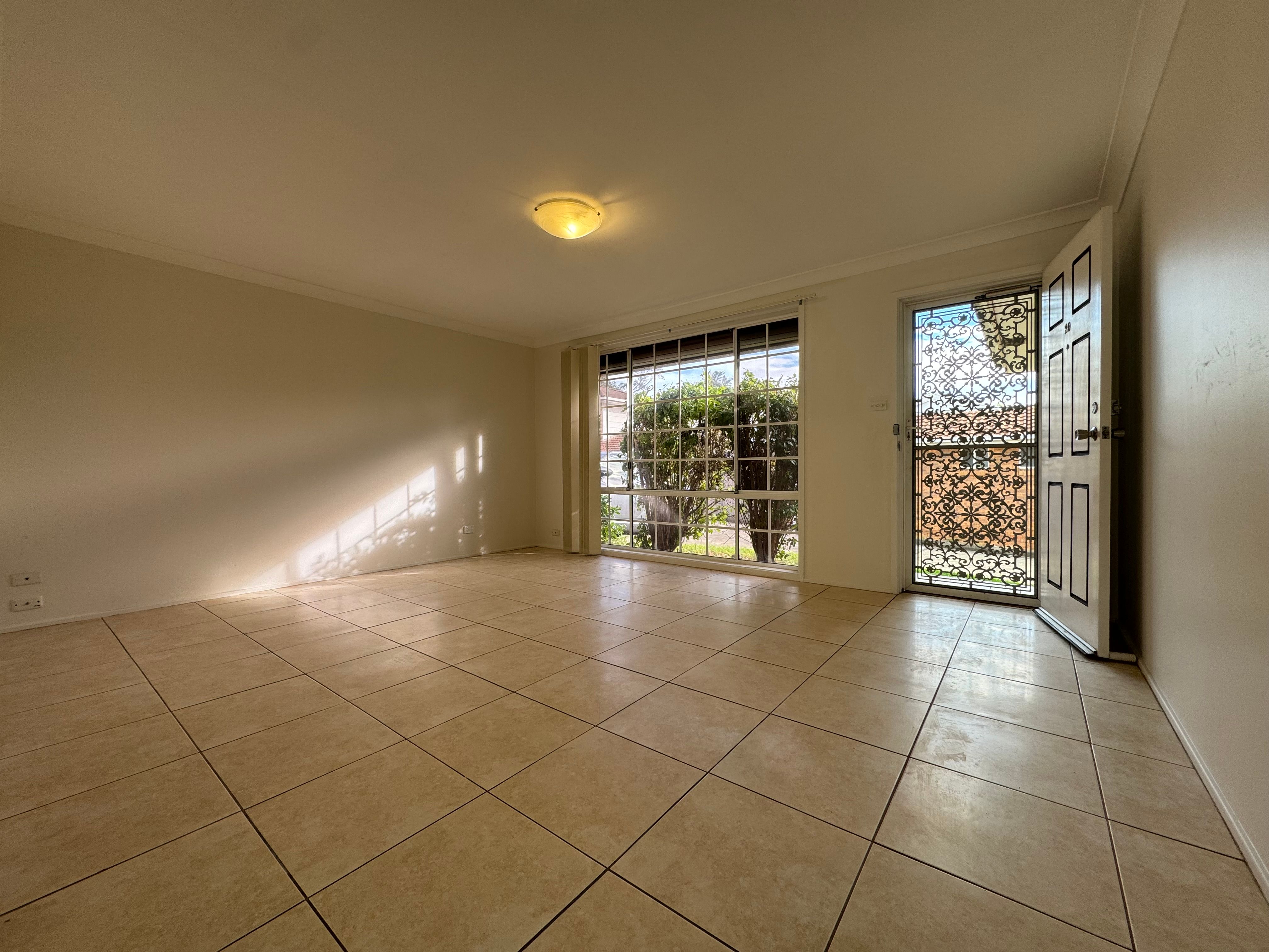 20/4 Jacquinot Place, Glenfield, NSW 2167