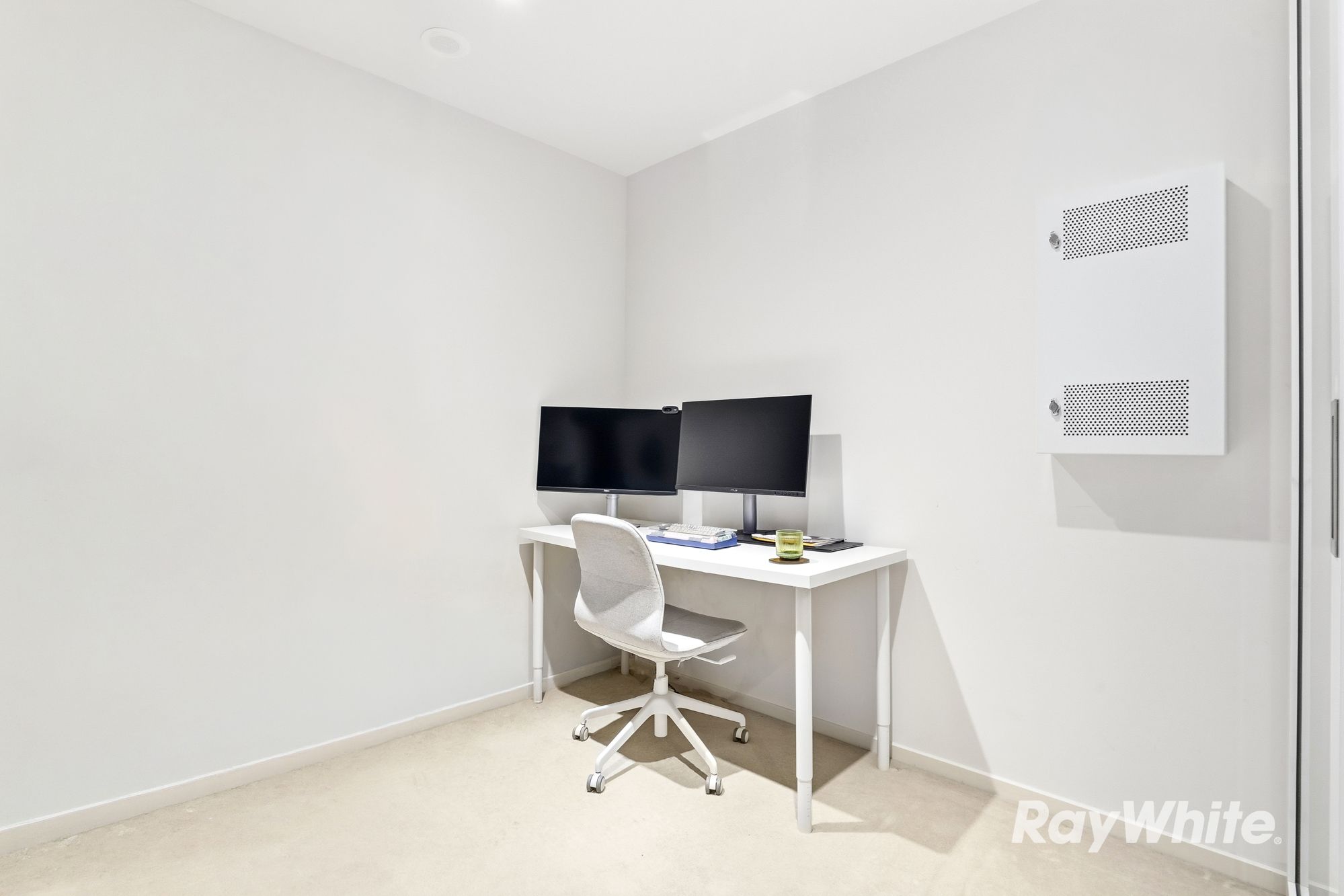 1622/32 Hunter Street (AKA 1622/45 Macquarie St) — photo 7 of 27