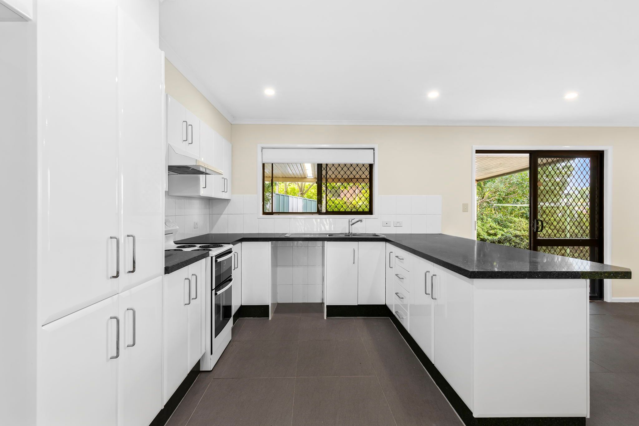 7 Bedivere Street, Carindale, QLD 4152