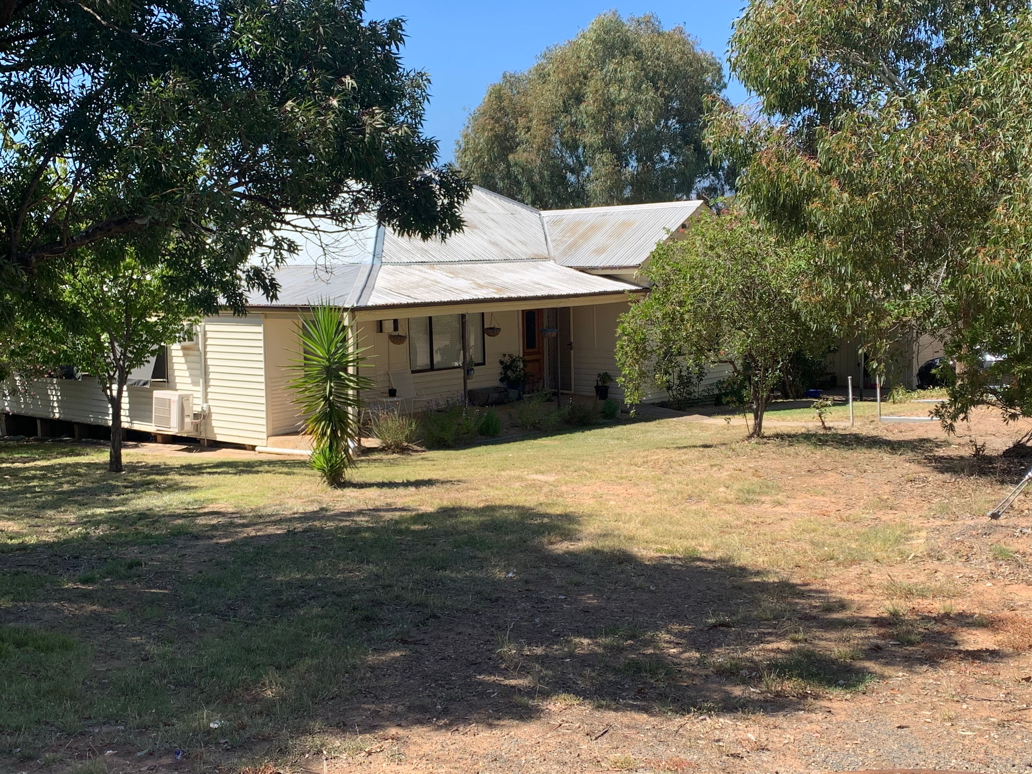 90-96 Blowering Road, Tumut NSW 2720