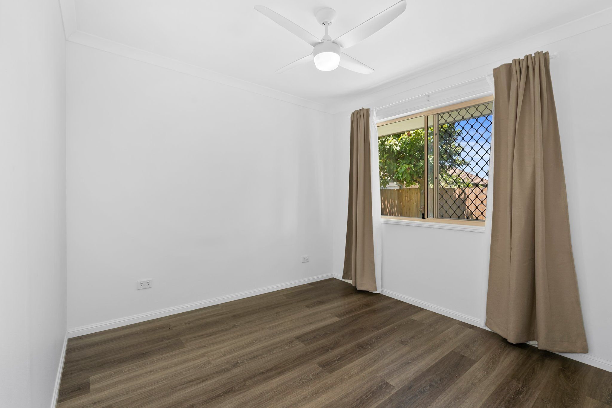 16 Deanbilla Street — photo 8 of 10