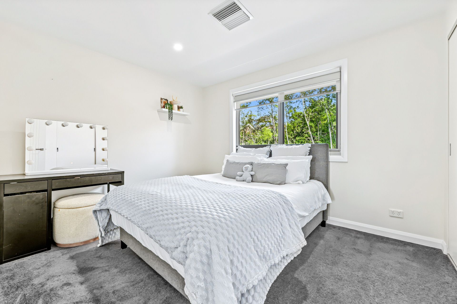 2/138 Haverbrack Drive — photo 11 of 21