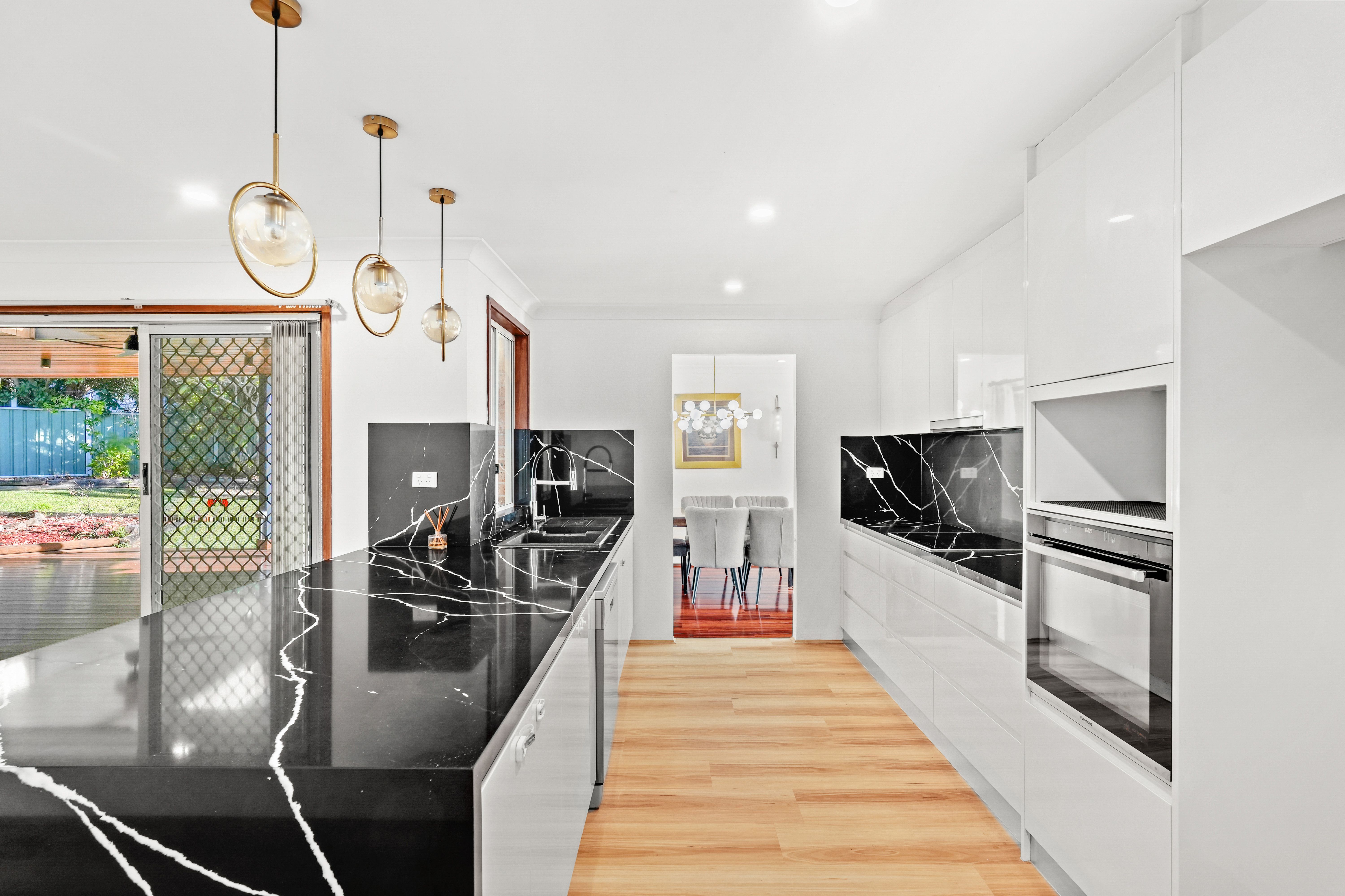 6 Amber Crescent, Point Clare, NSW 2250