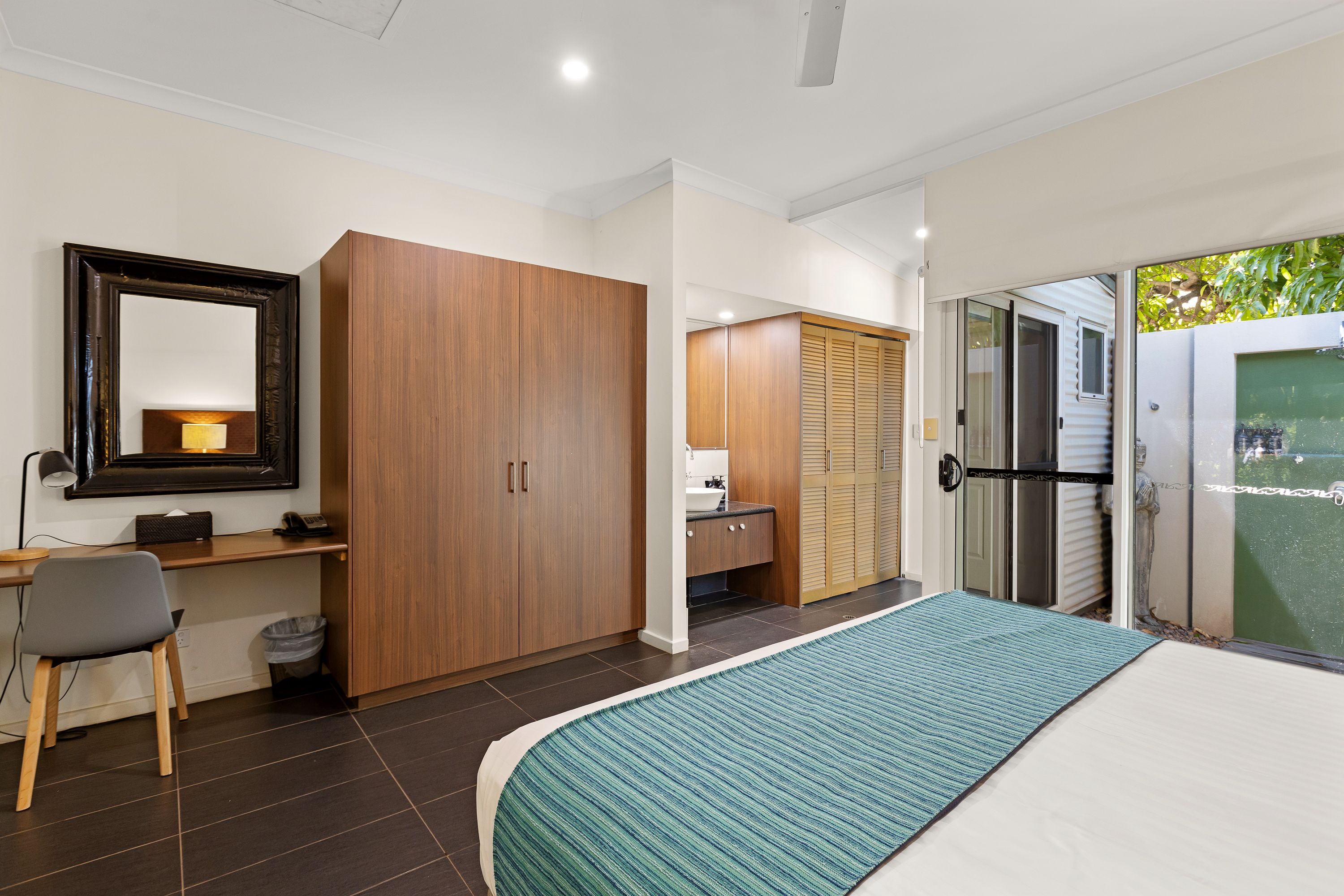 28/25 Millington Road — photo 4 of 27