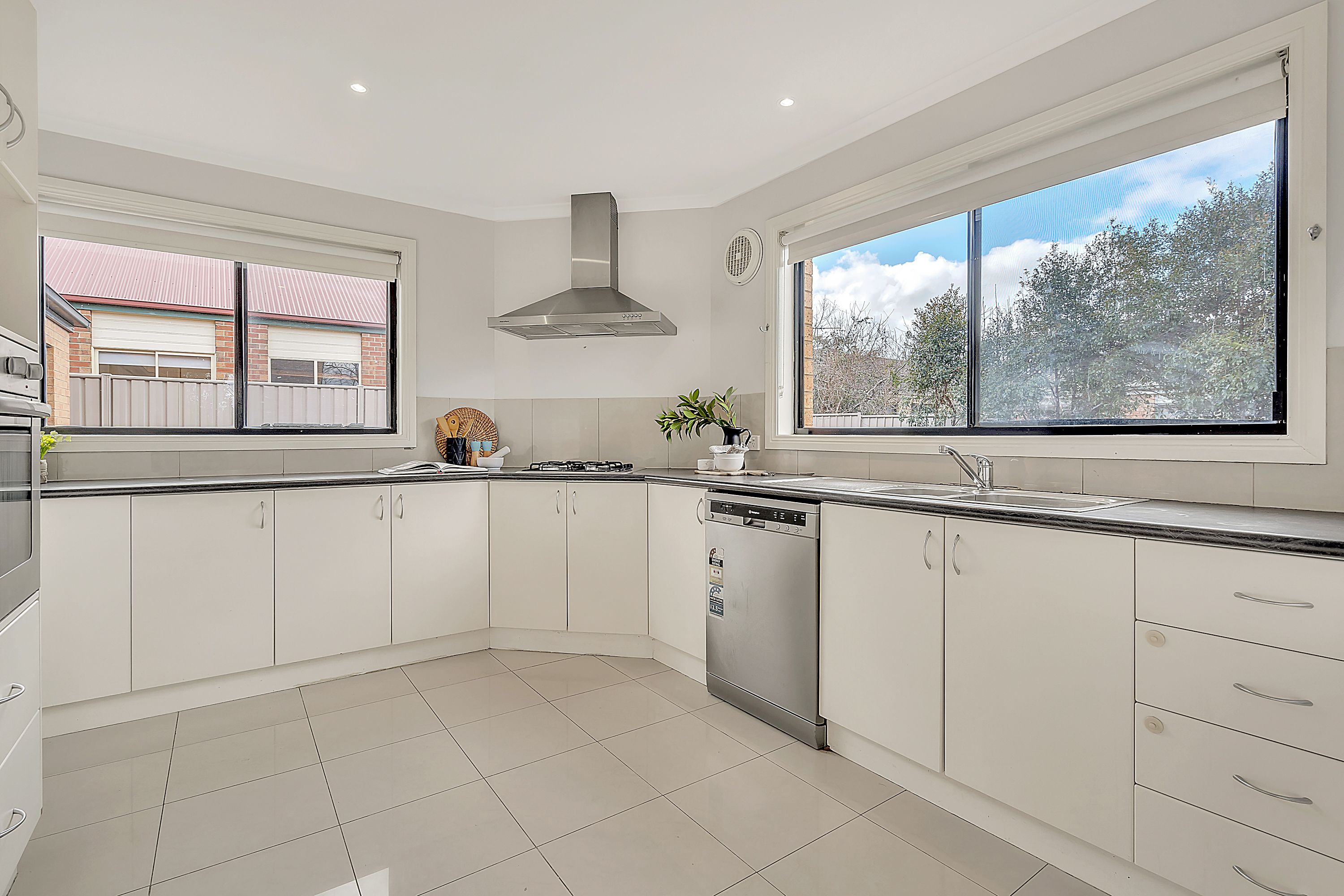 2 Mittagong Rise, Craigieburn, VIC 3064