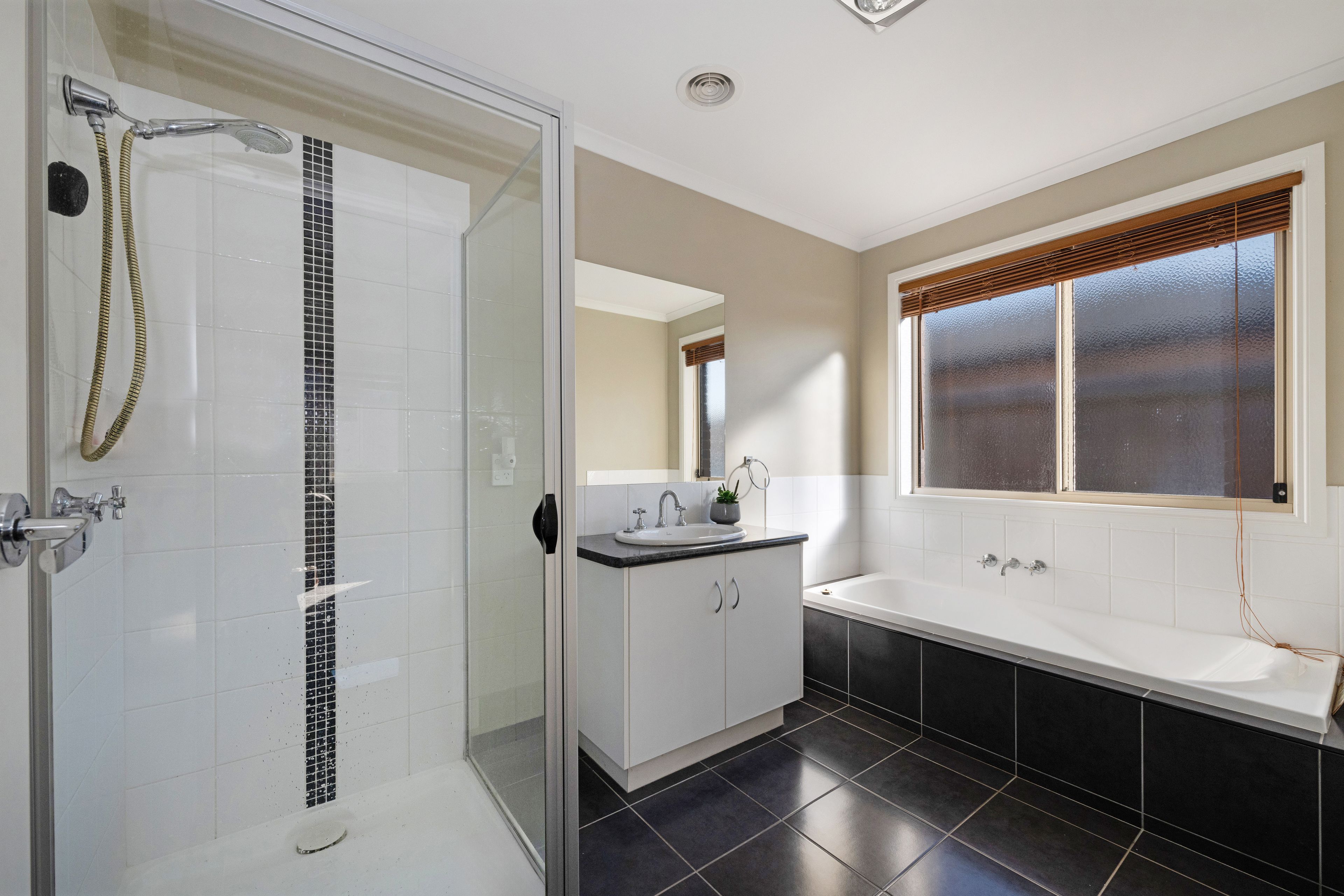 8 Dunroe Court — photo 12 of 17