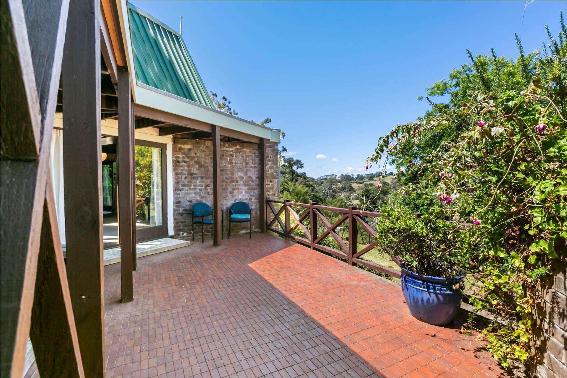 122 Waitakere Road photo 1