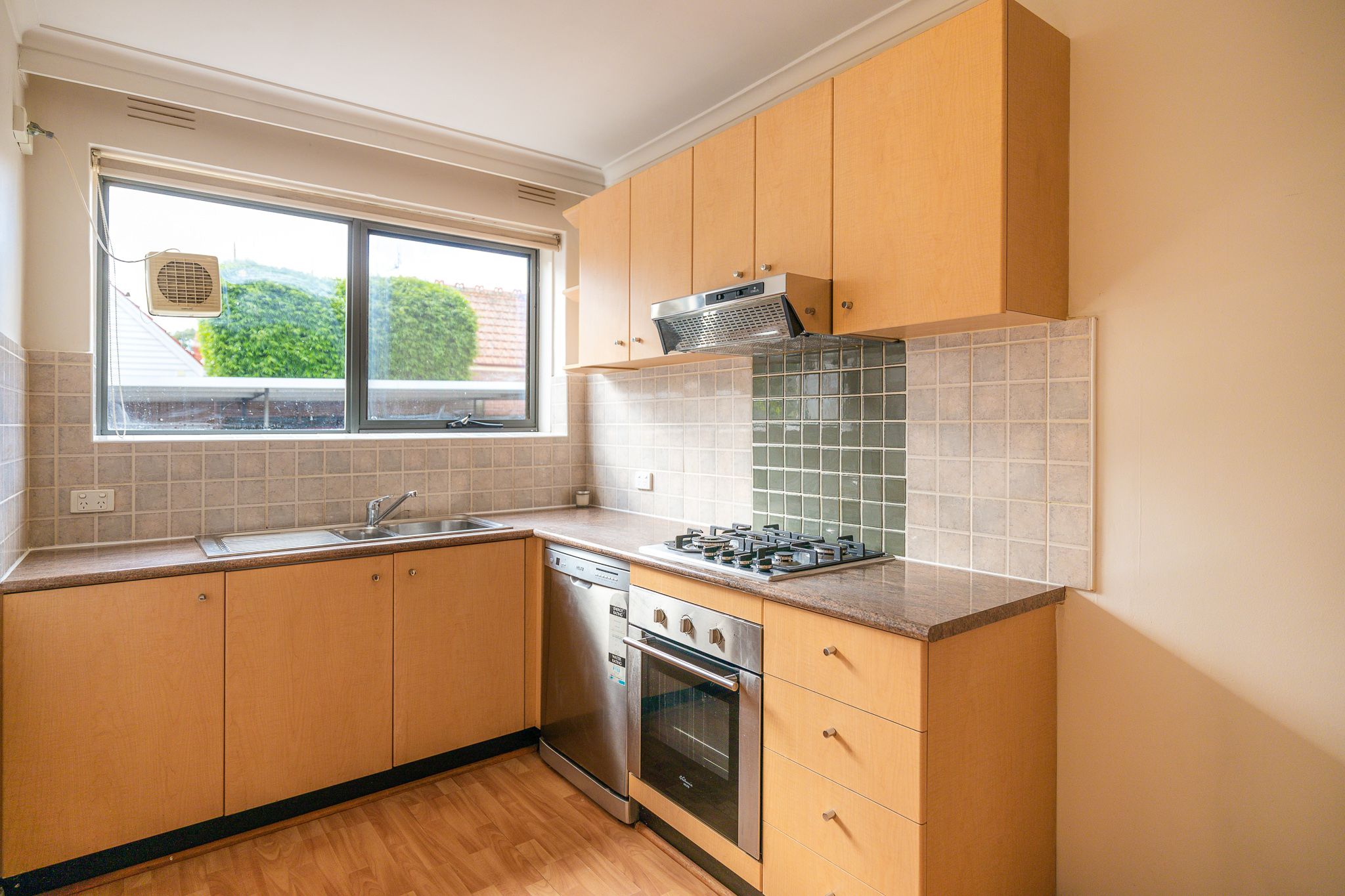 4/5 Crewe Road, Hughesdale, VIC 3166