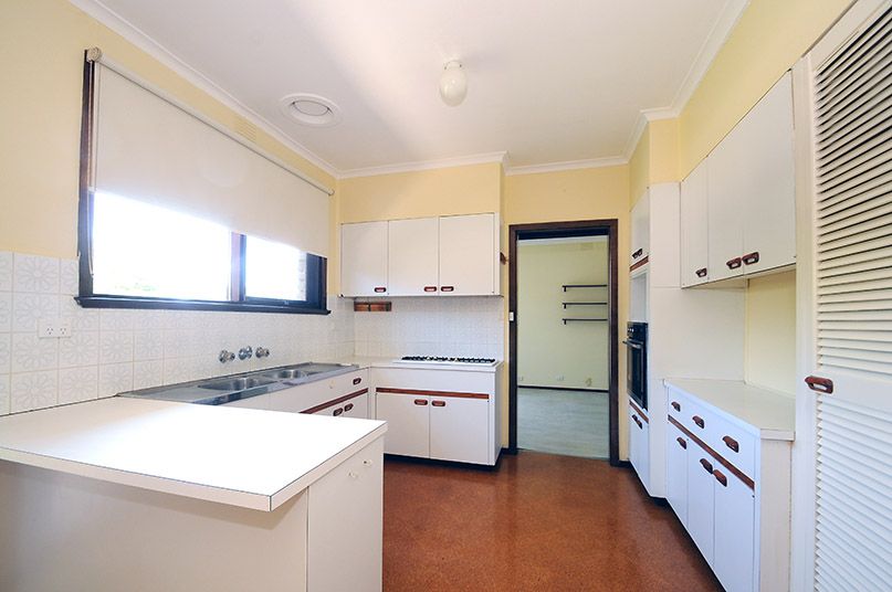 36 Academy Avenue — photo 3 of 5