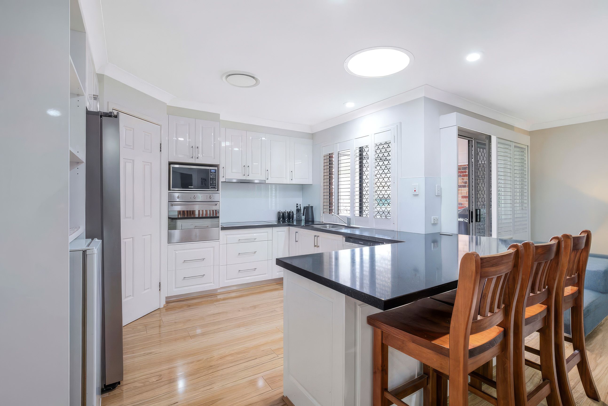 21 Queen Elizabeth Drive — photo 4 of 23