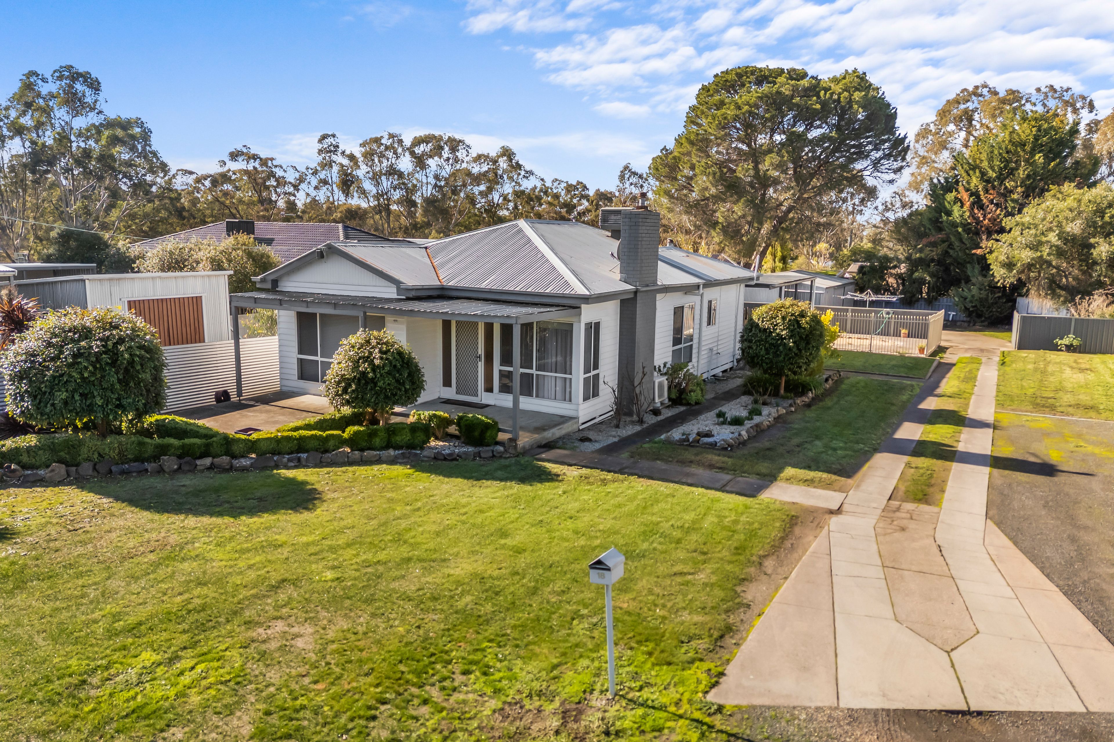 18 Acacia Avenue — photo from Ray White Ararat