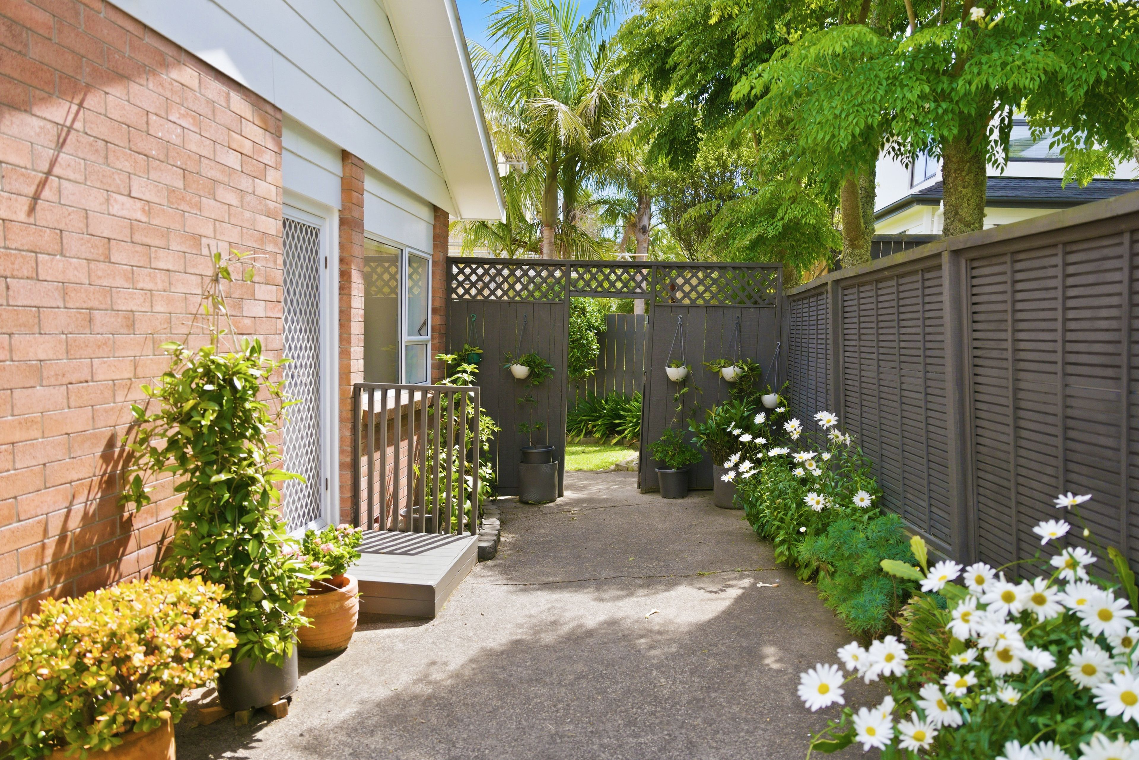 2/154 East Coast Road, Forrest Hill, North Shore City