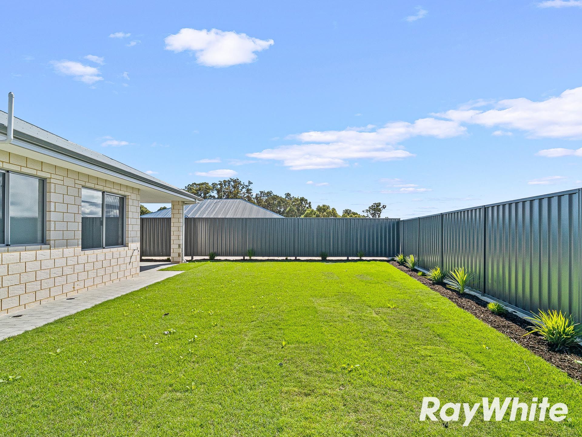 14 Larcom Road — photo 12 of 15