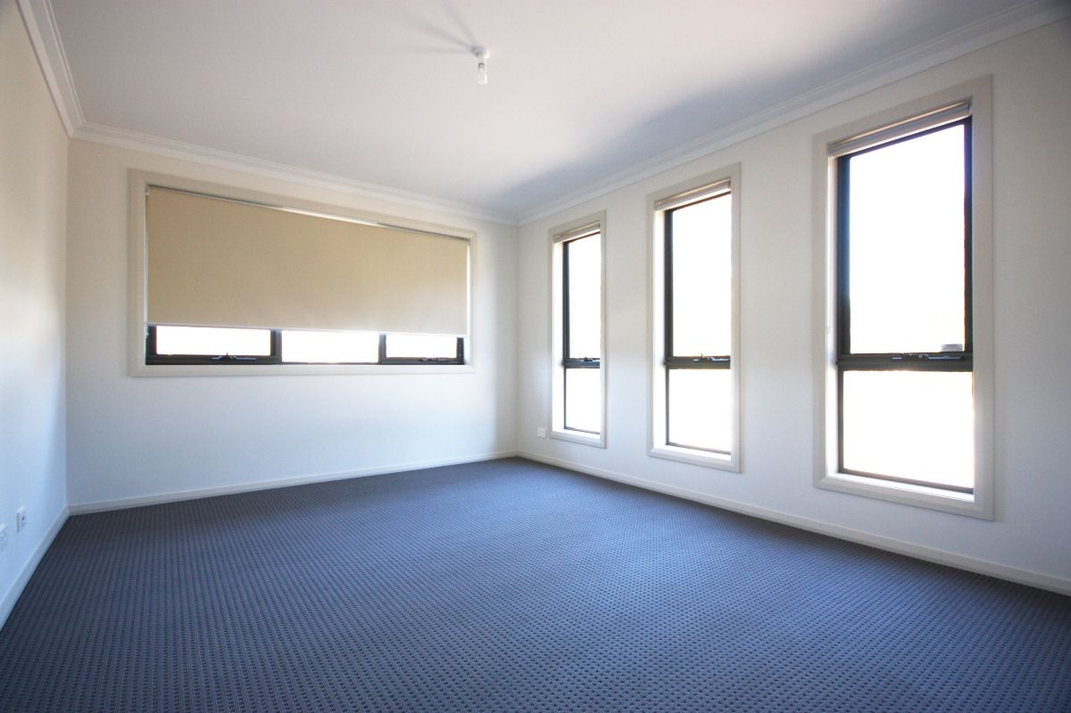 18 Bandara Circuit, Spring Farm, NSW 2570