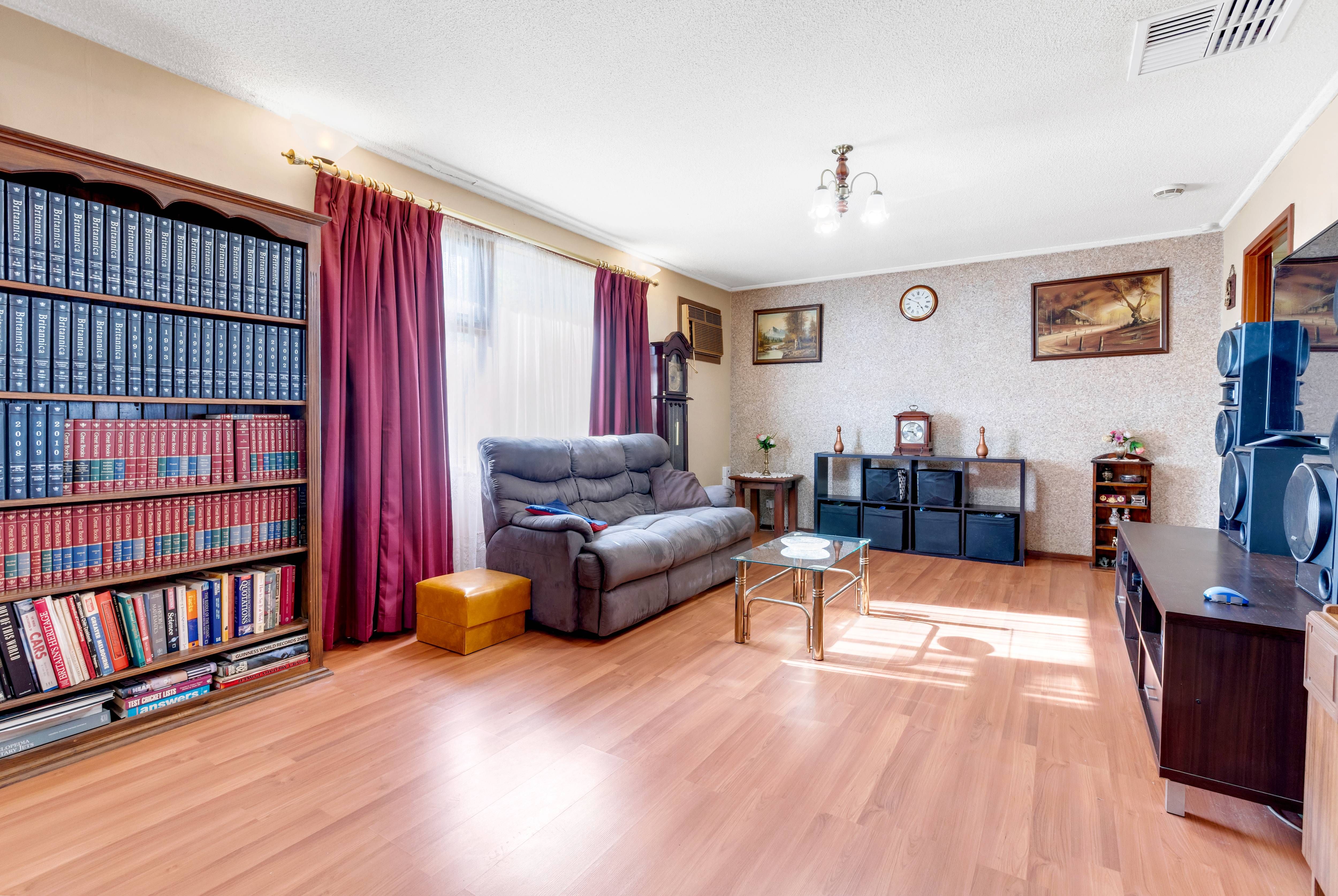 14 Haslam Crescent — photo 11 of 26