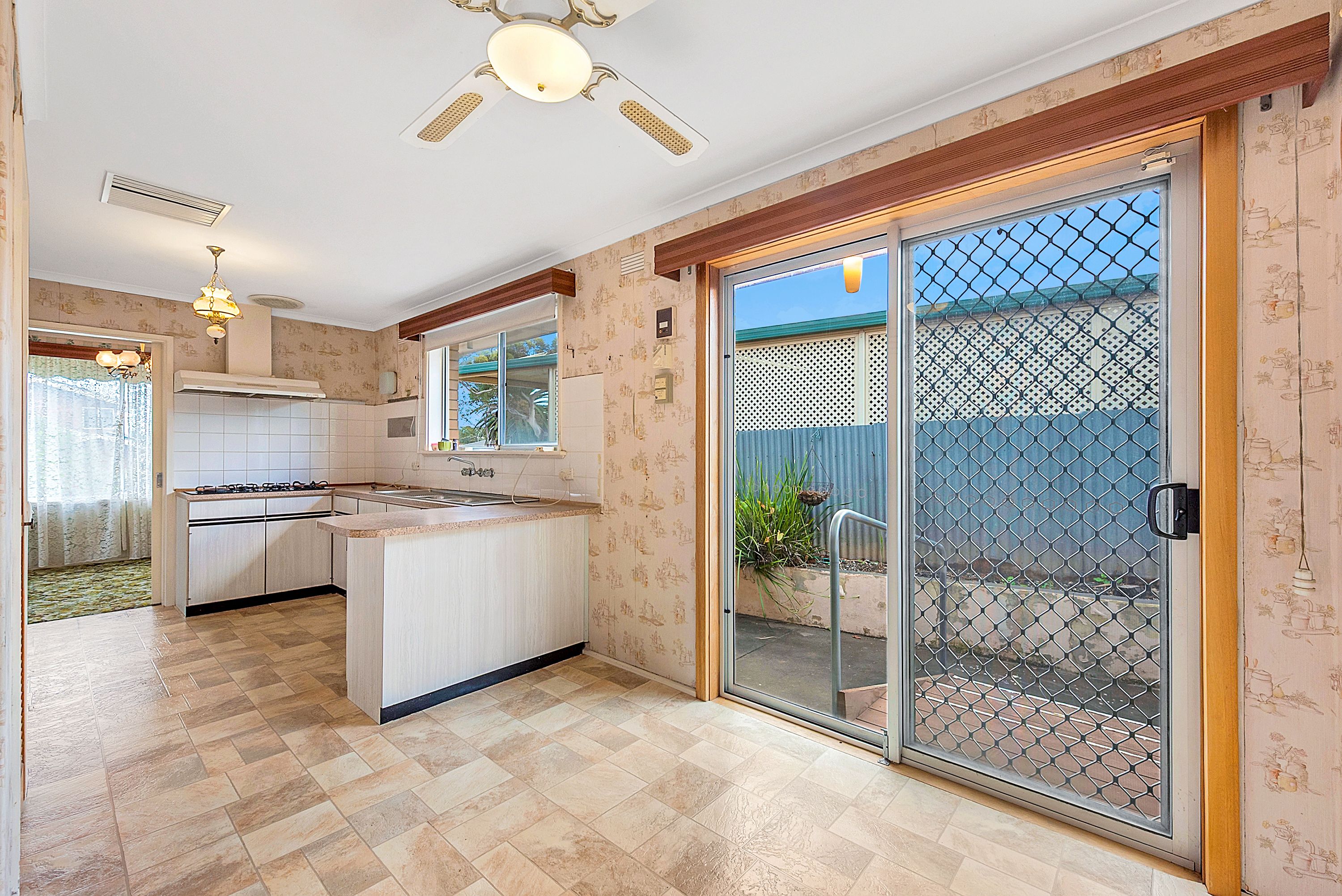 2 Aberdeen Avenue — photo 3 of 15