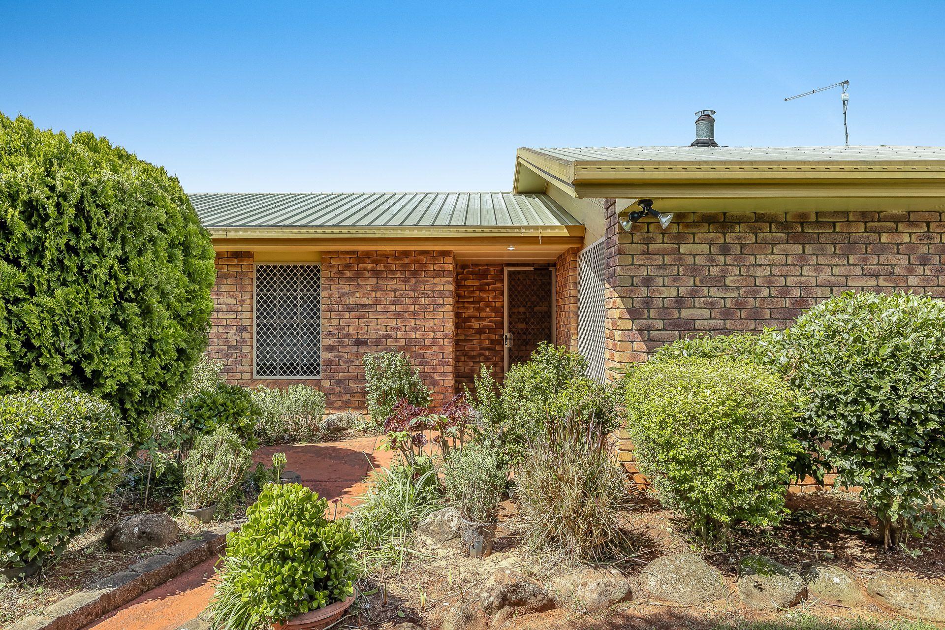 11 Neville Court, Centenary Heights, QLD 4350
