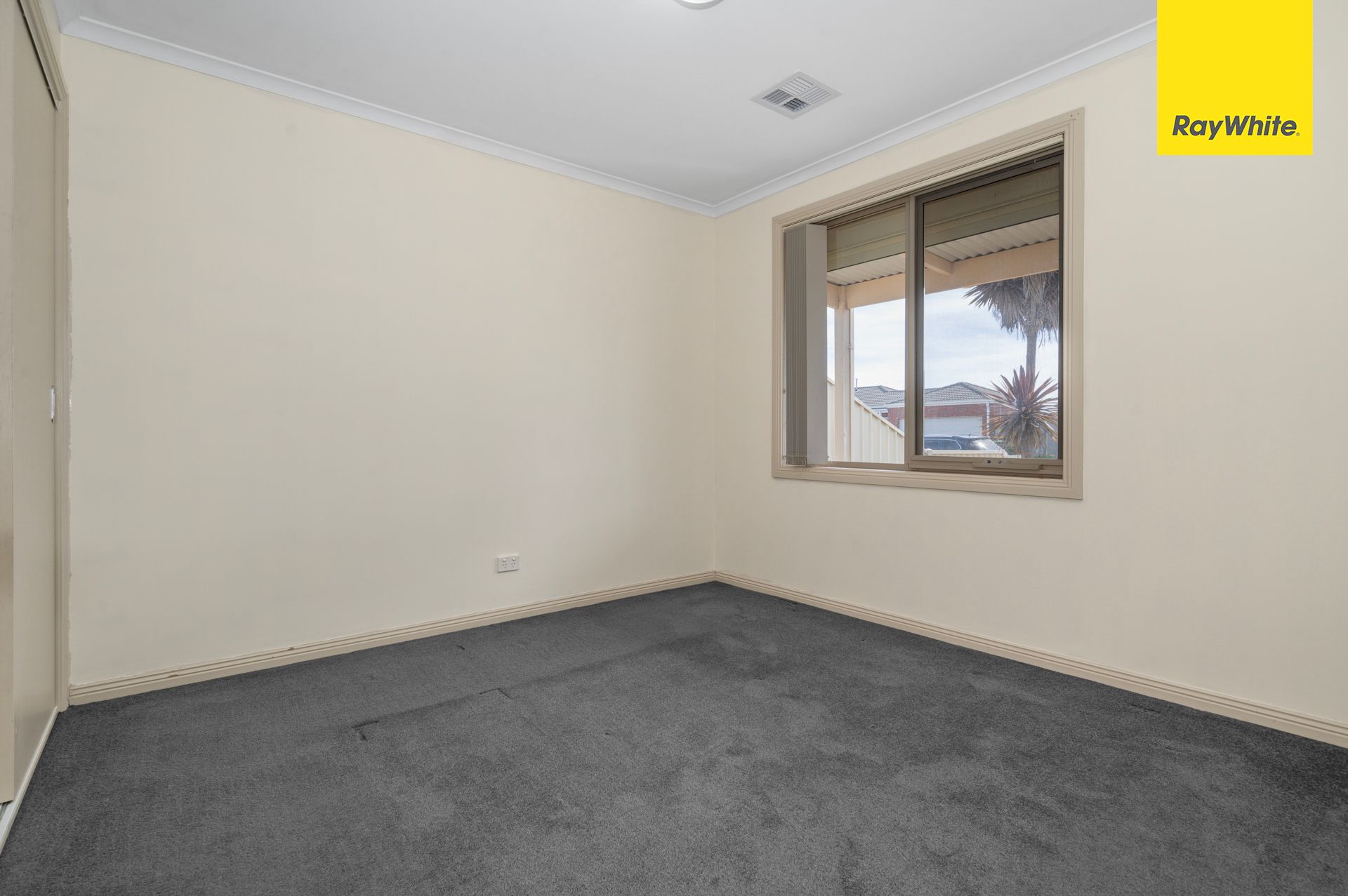 1/4 Brazil Court, Melton West, VIC 3337