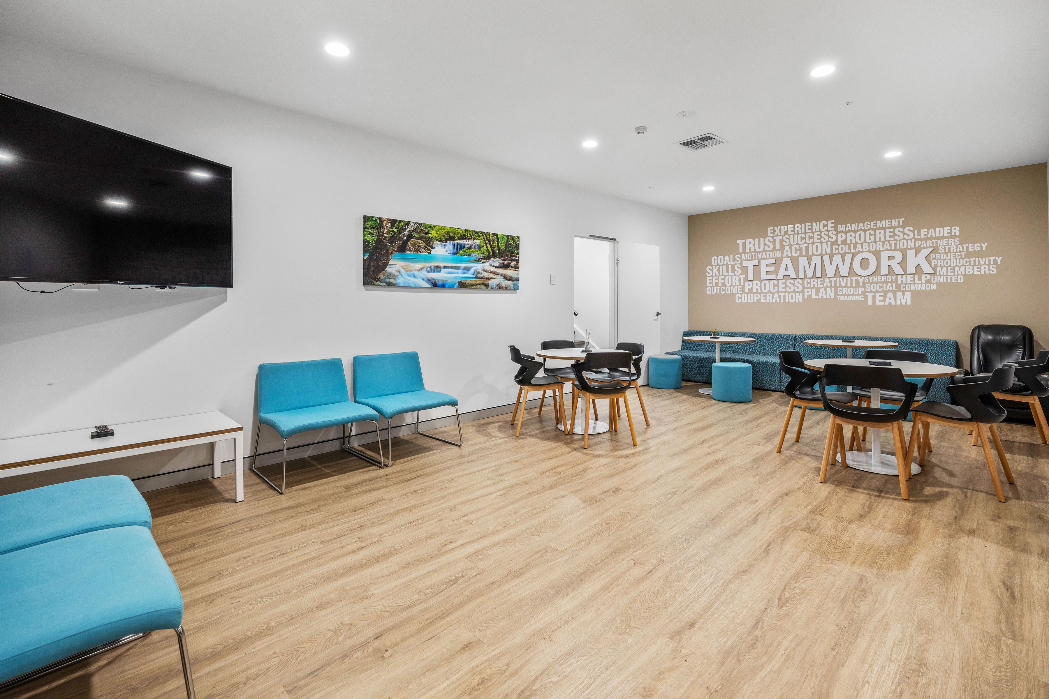 2/14 Kalaf Avenue, Morisset, NSW 2264