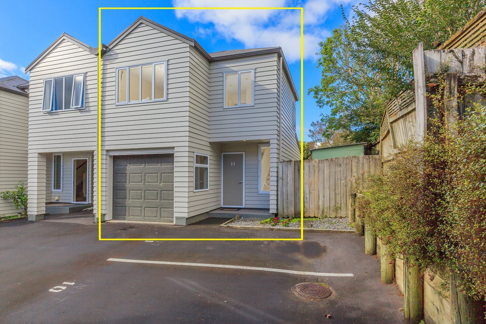 Stylish Townhouse in Prime Albany Location - Pet Friendly! 1