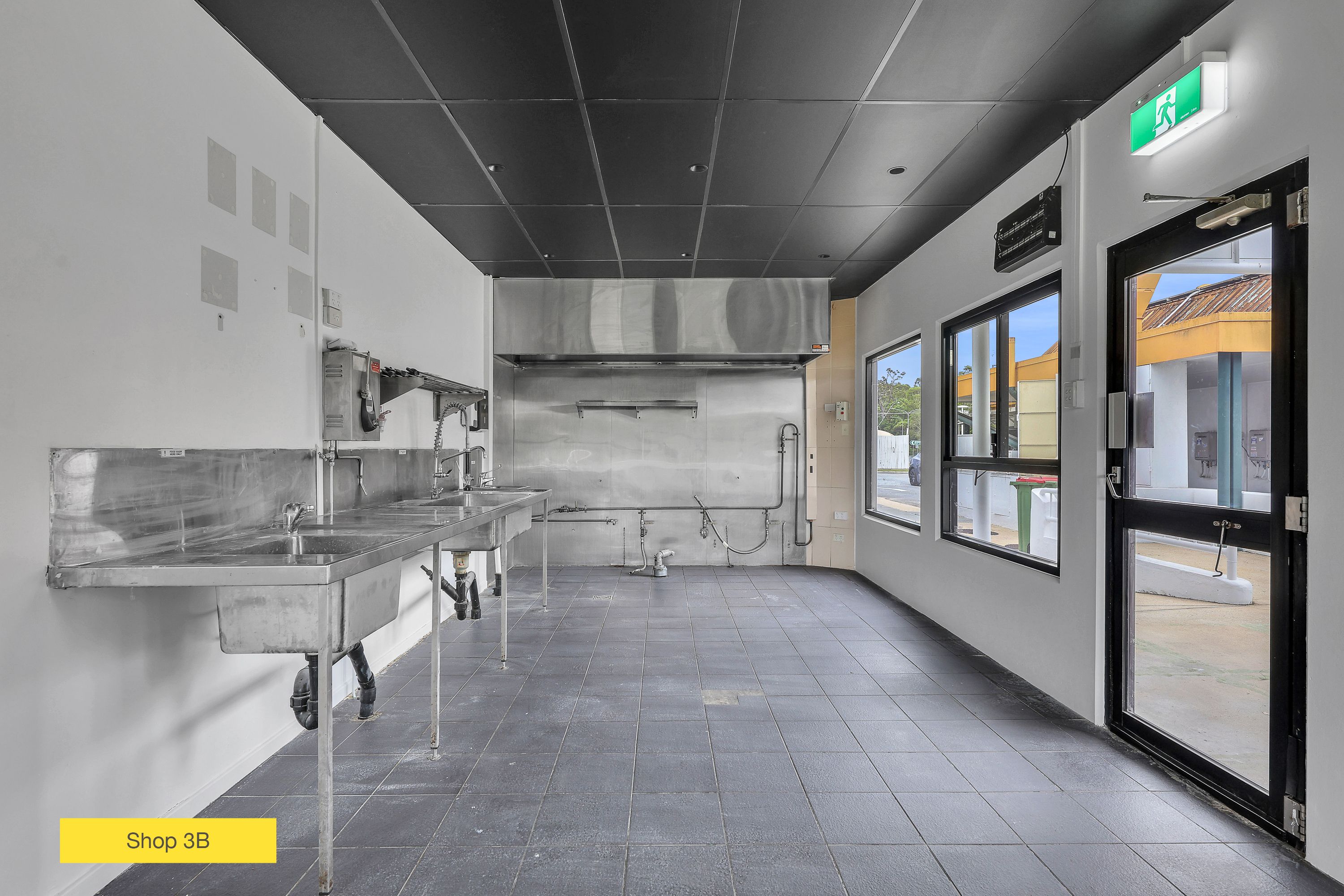 Shop 3B/117A Arundel Drive, Arundel, QLD 4214