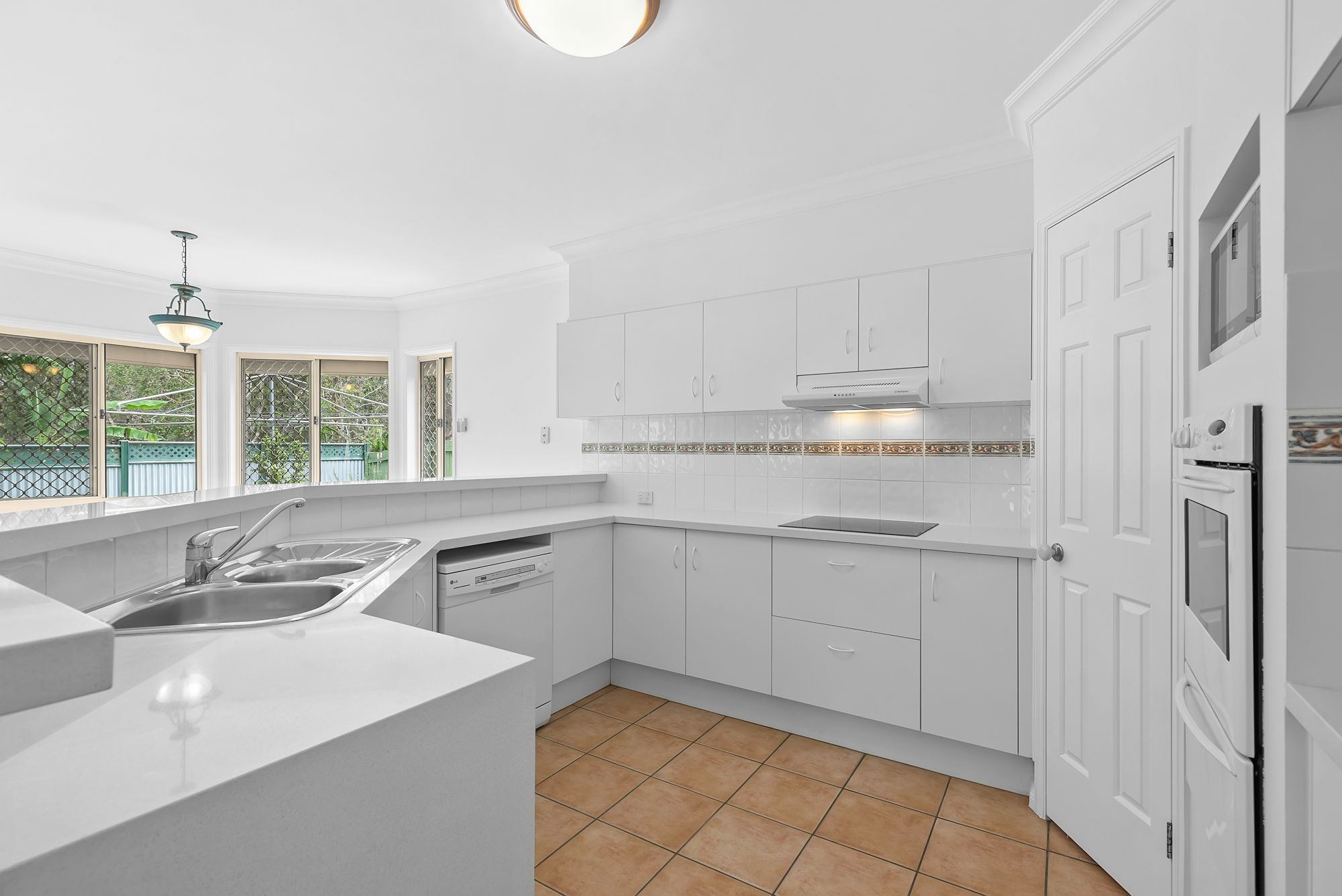 2 Coventry Circuit, Carindale, QLD 4152
